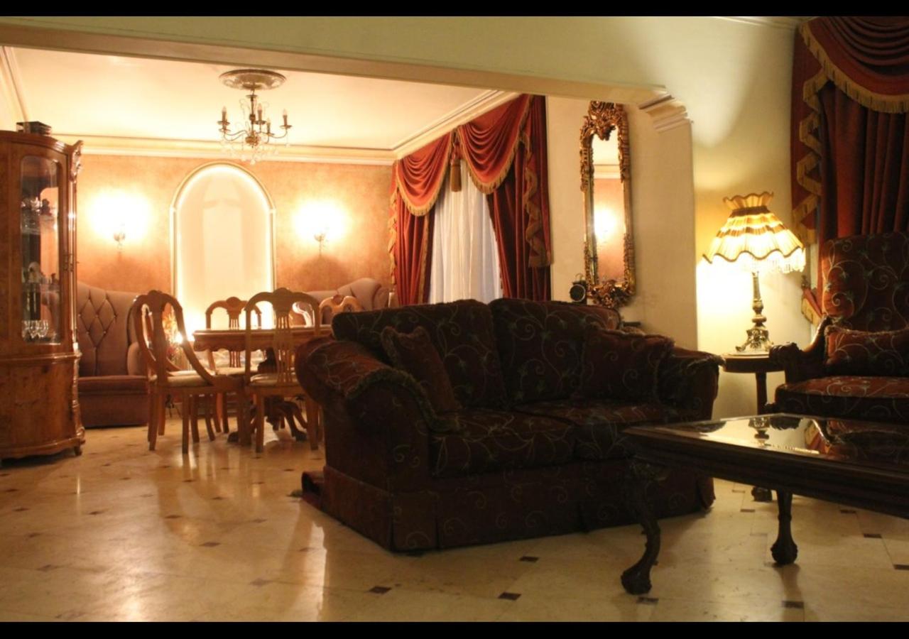 Hay Al Sefarat Apartment