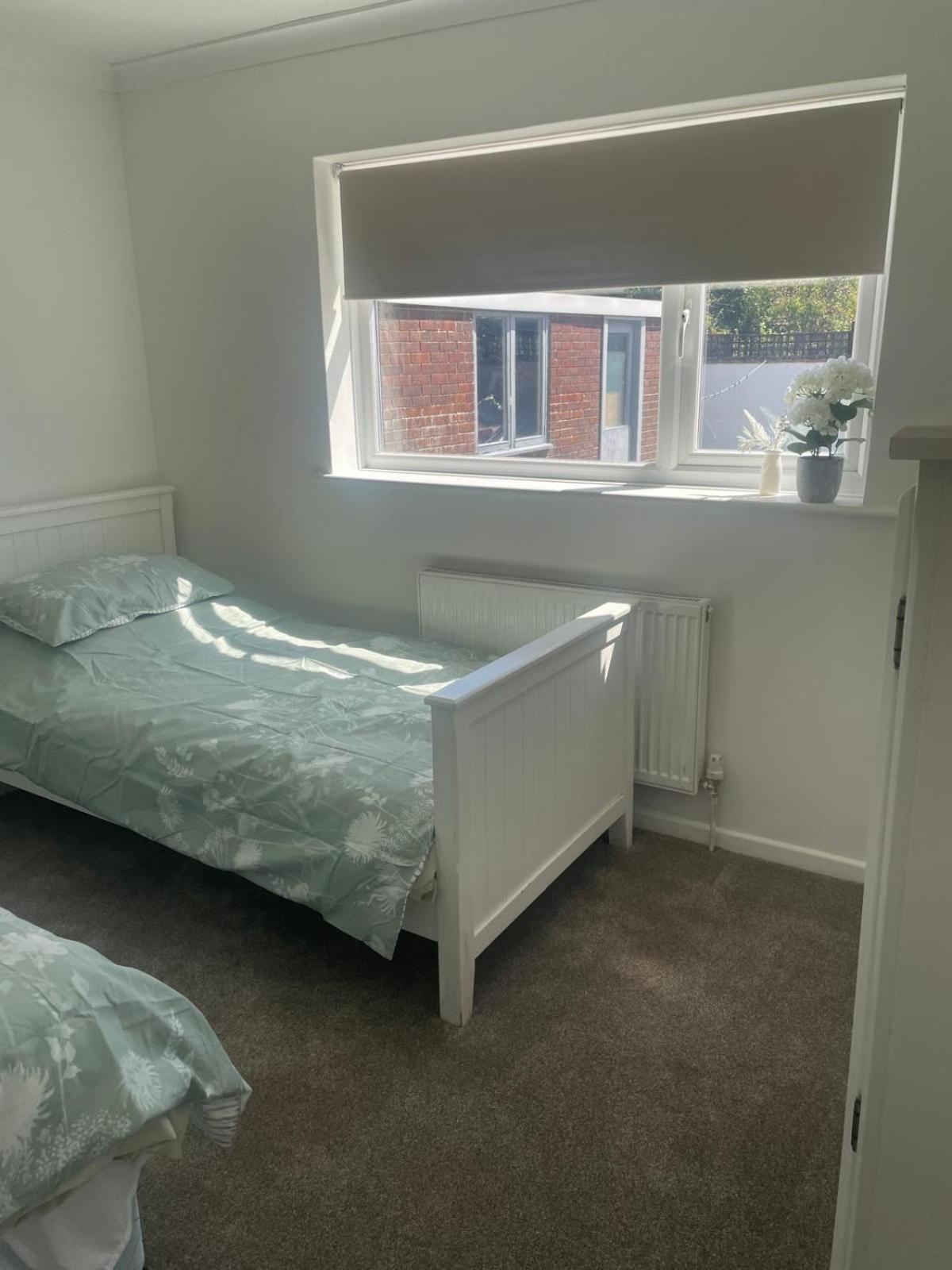 Seabreeze bungalow a 2 min walk from the beach