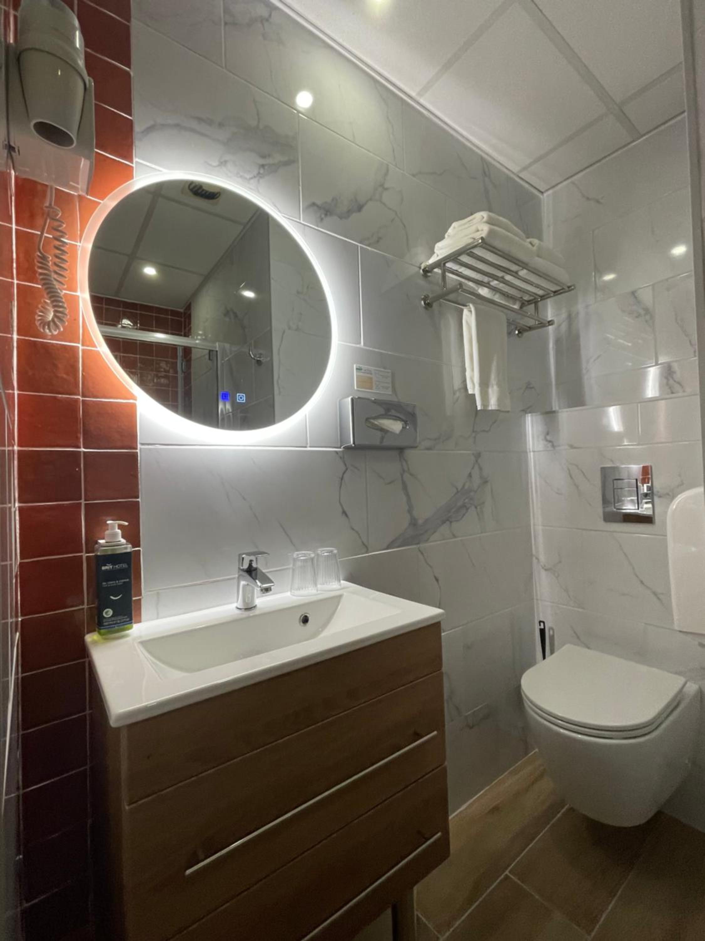 Arles Vacations - Brit Hotel Acacias - Property Image 14