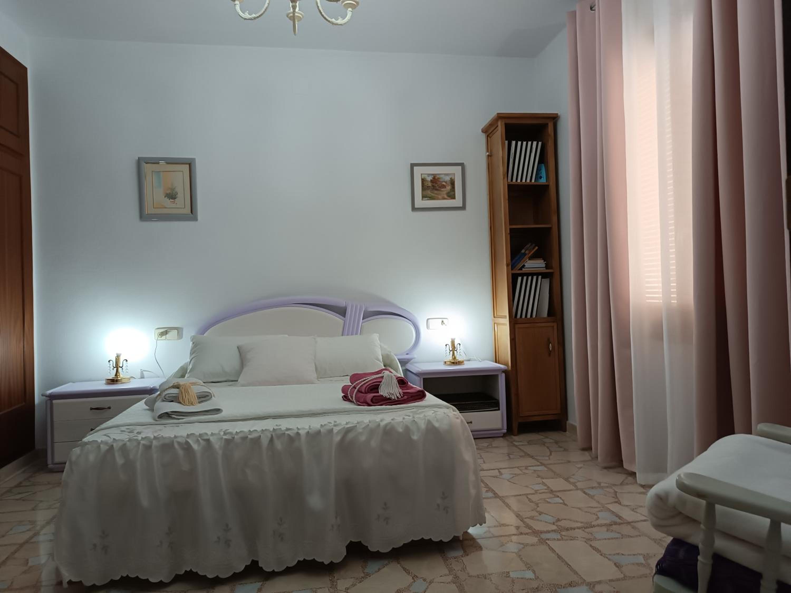 Agradable casa con zona de relax y aparcamiento
