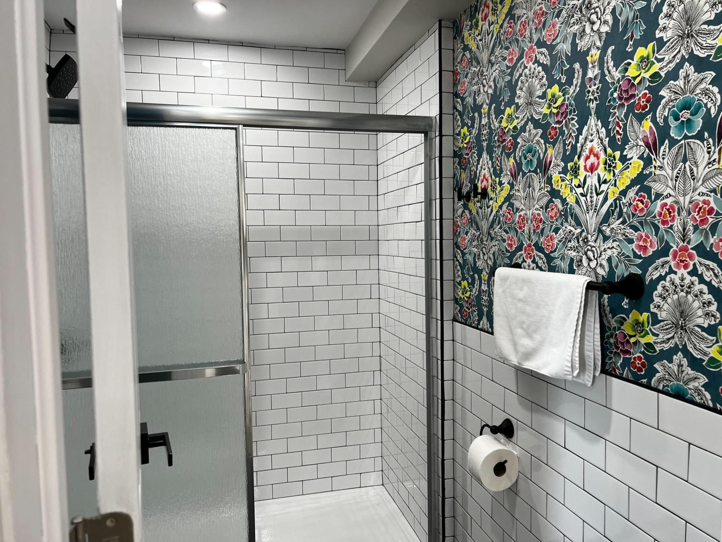 Swedish House, Bright and Modern Downtown Retreat at Ports on Portland, Apt #4