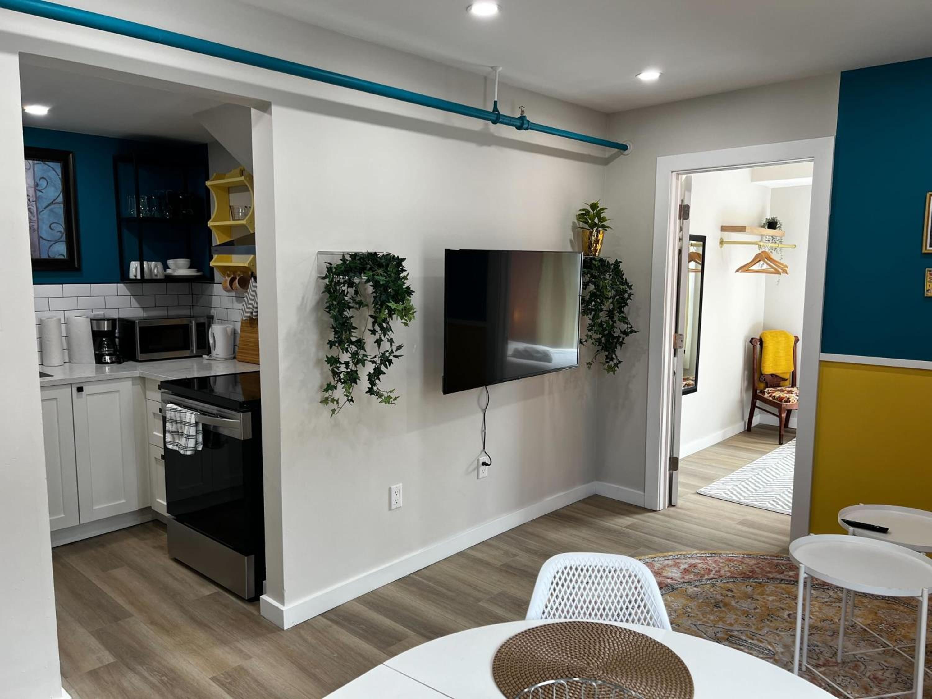 Swedish House, Bright and Modern Downtown Retreat at Ports on Portland, Apt #4