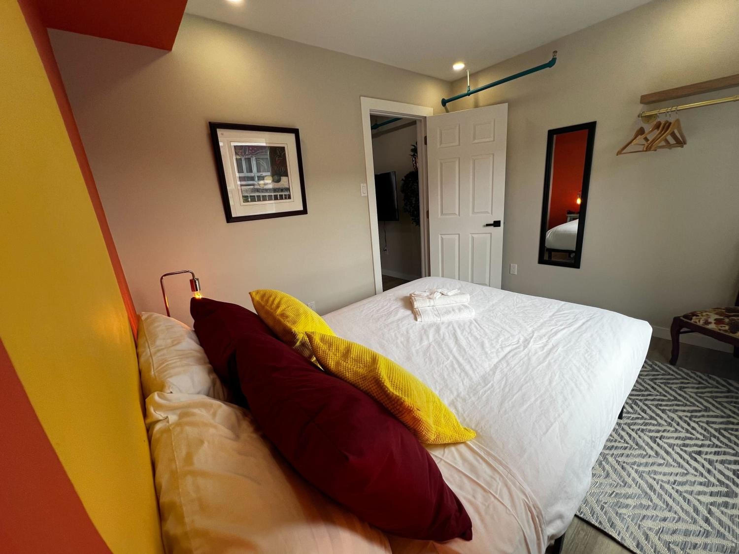 Swedish House, Bright and Modern Downtown Retreat at Ports on Portland, Apt #4