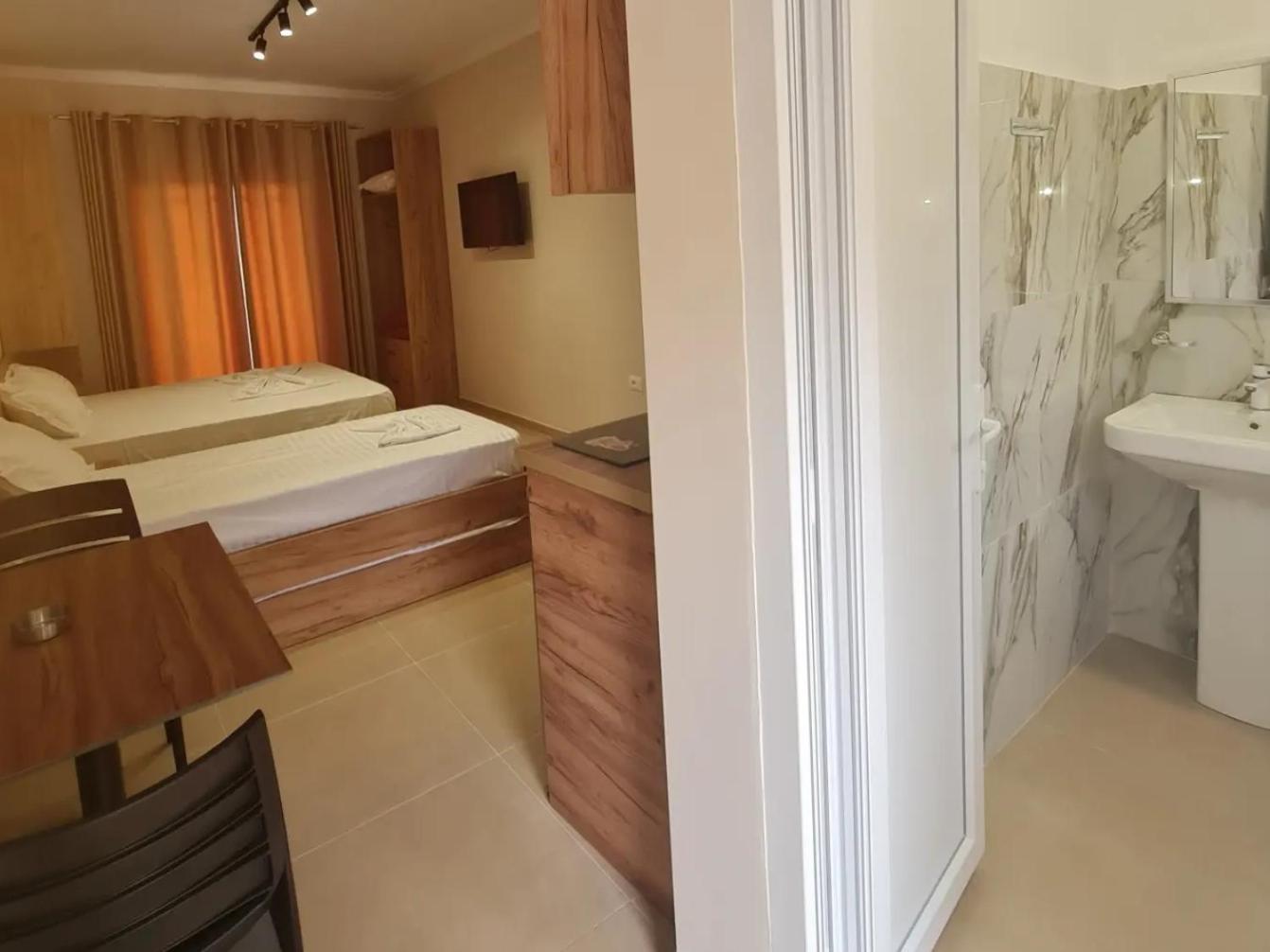 Sol Apartments Gjiri Lalzit