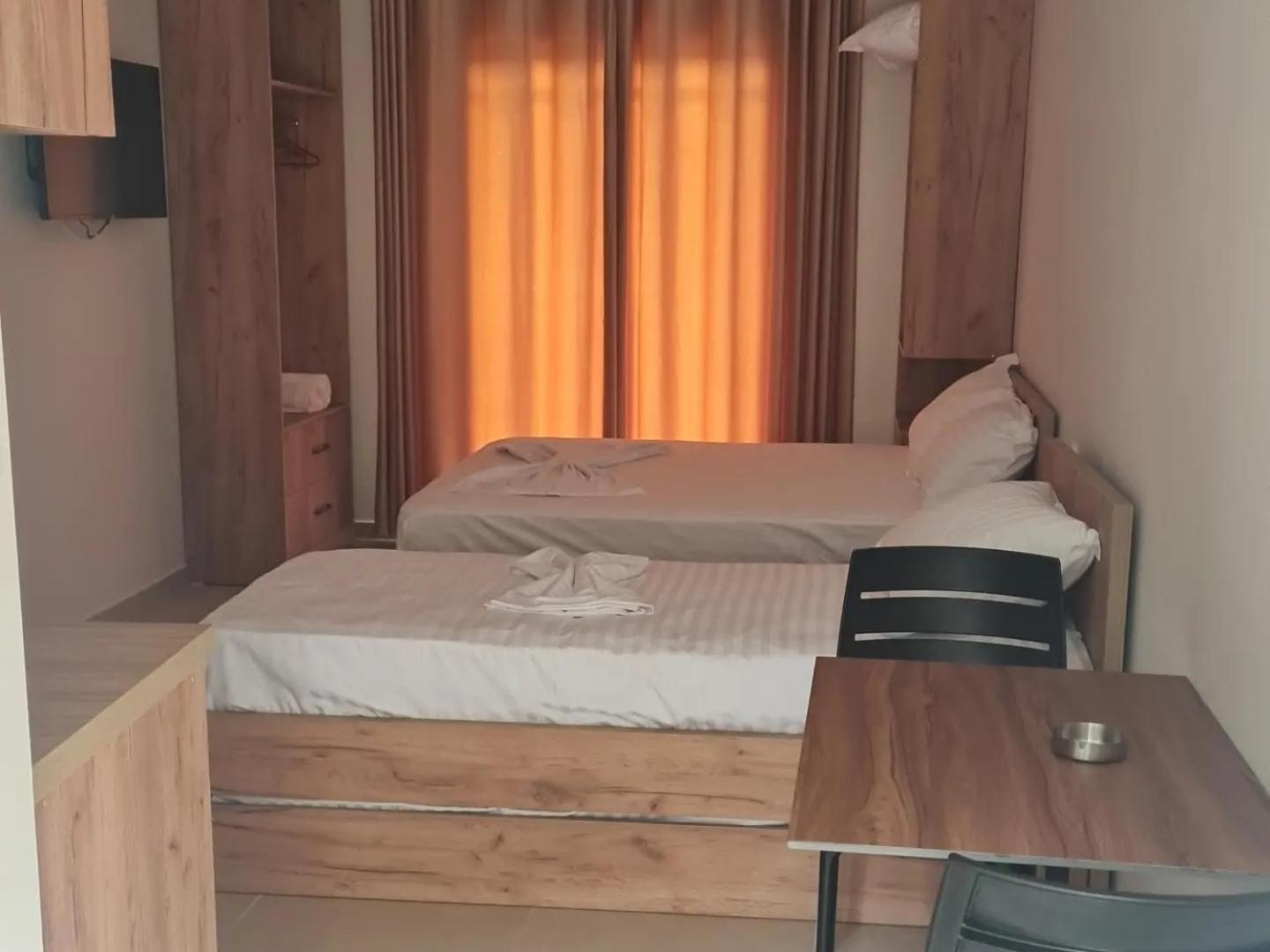 Sol Apartments Gjiri Lalzit