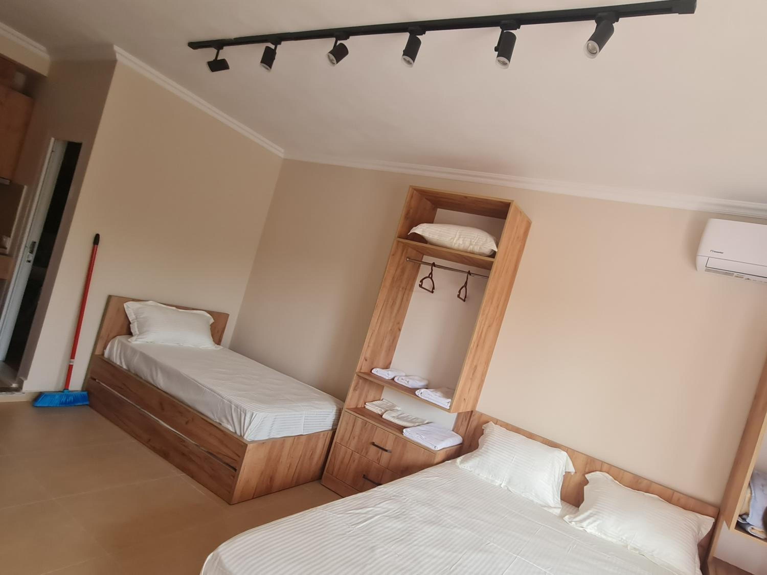 Sol Apartments Gjiri Lalzit