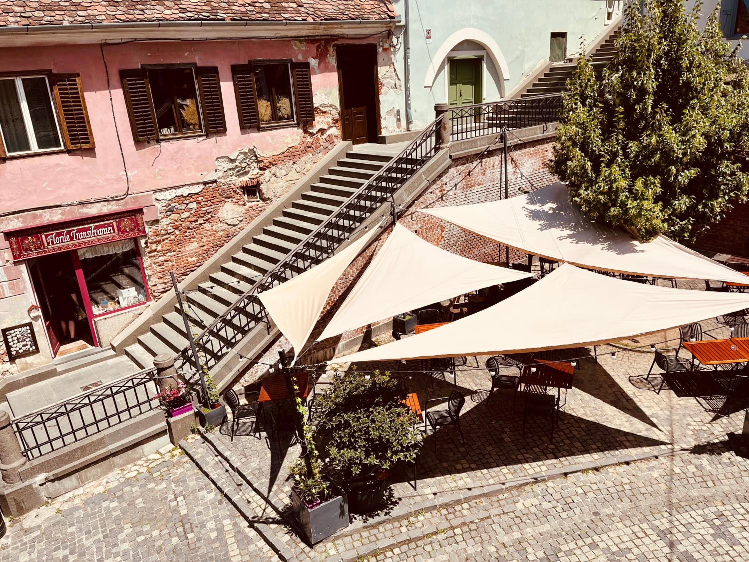 Ultracentral Medieval Apartment