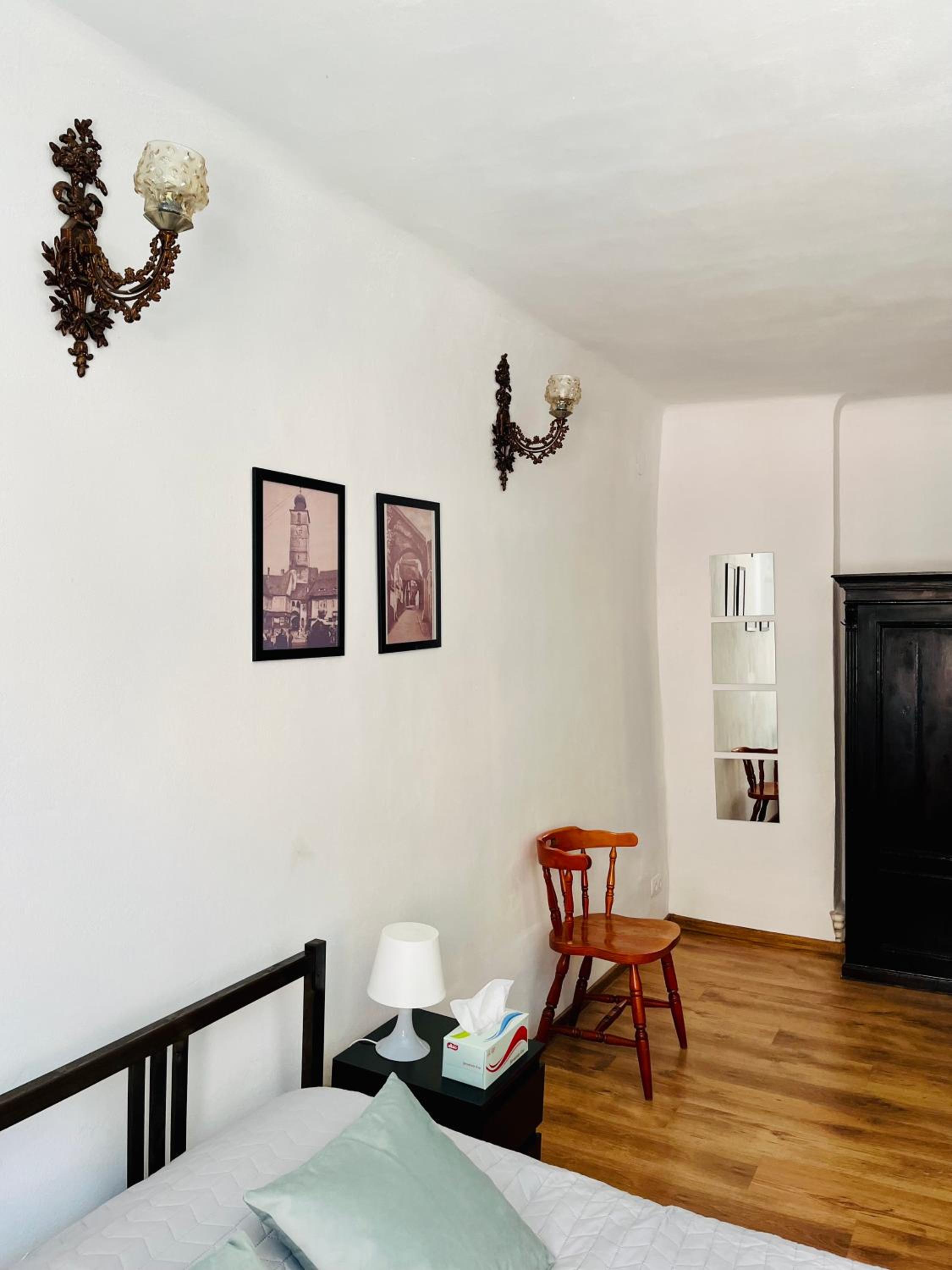 Ultracentral Medieval Apartment