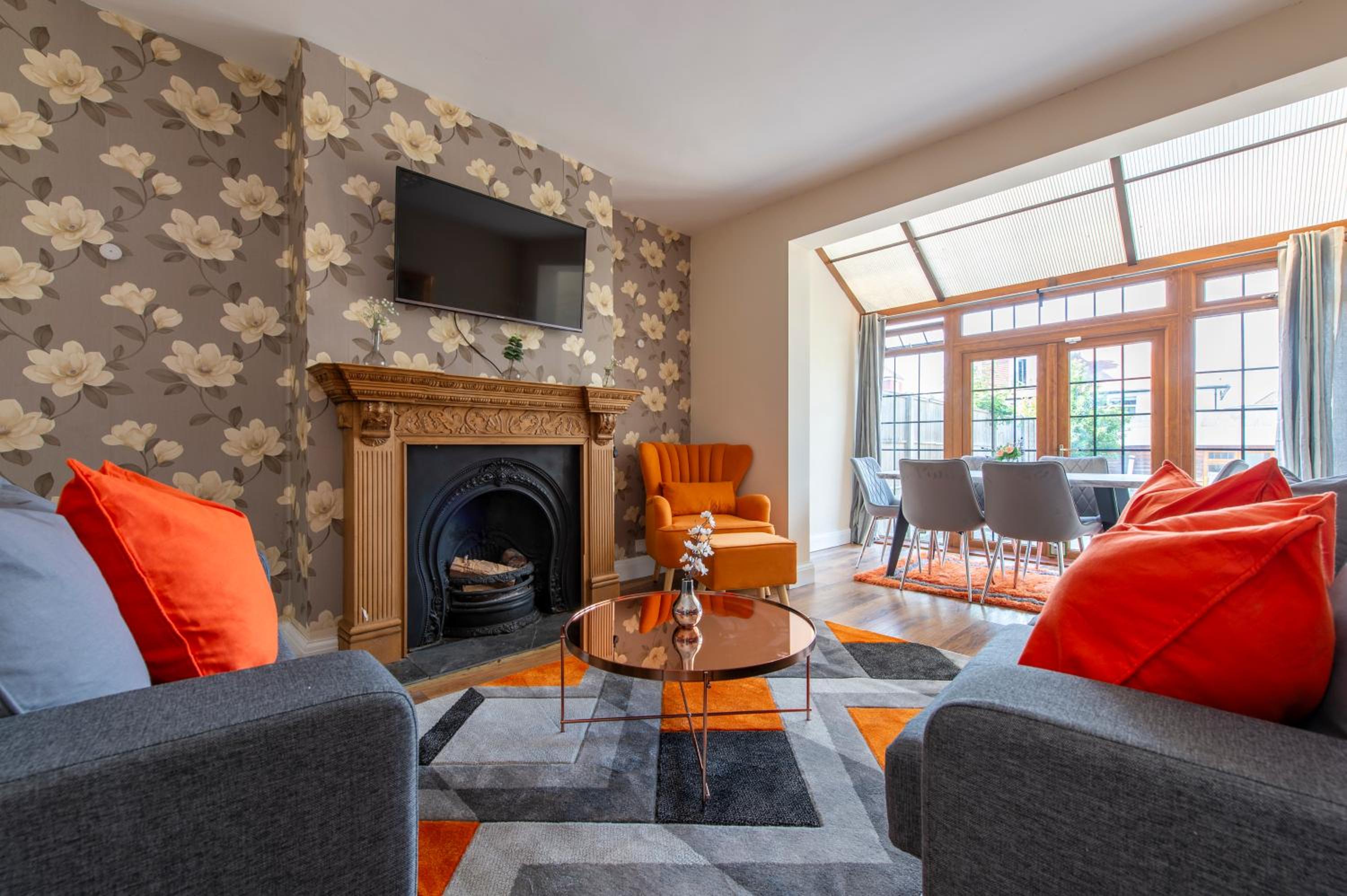 Stunning 5 Bedroom House - Croydon view 4