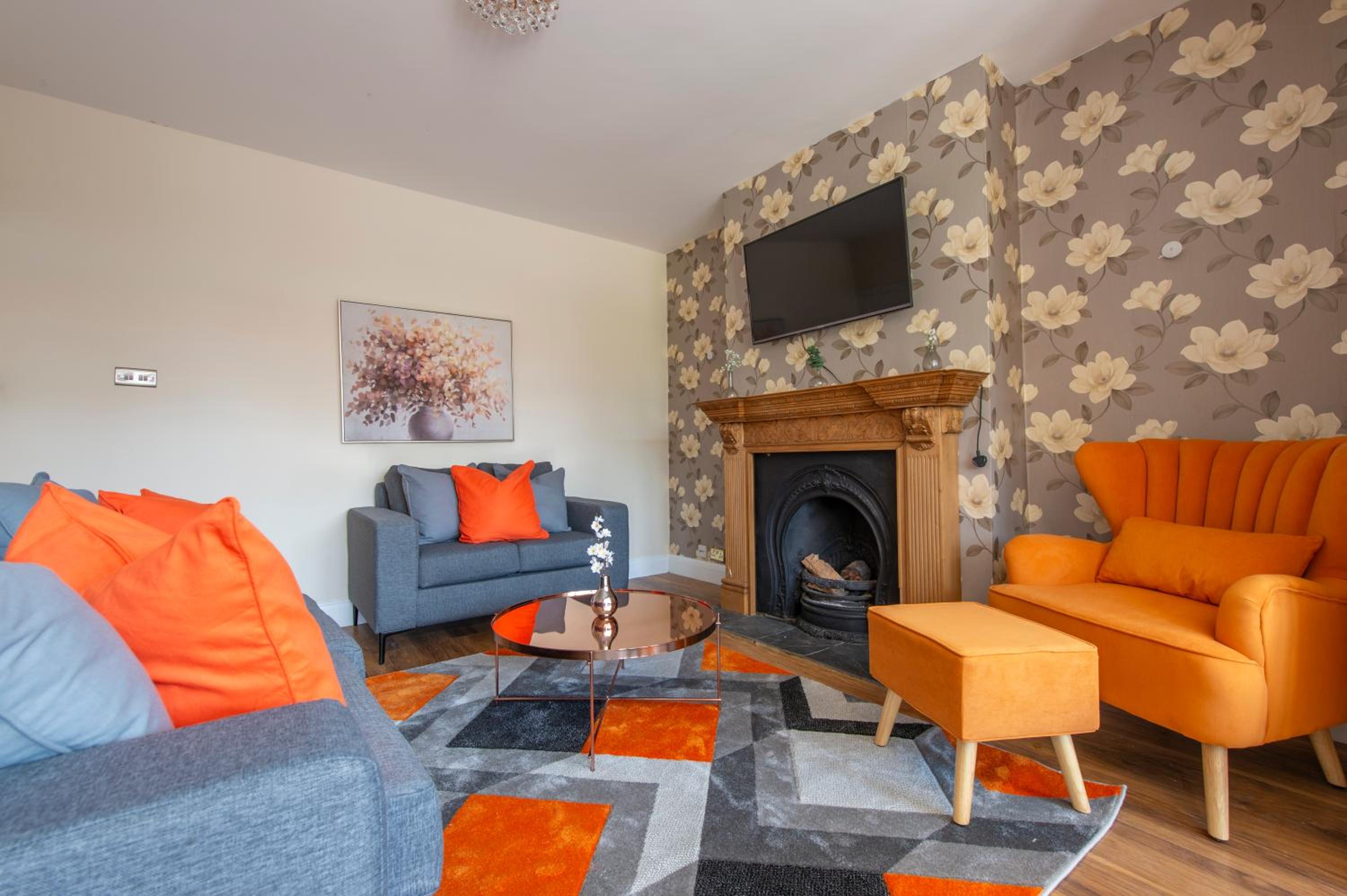 Stunning 5 Bedroom House - Croydon view 3