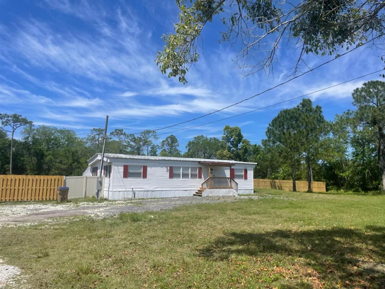 Mobile Home on huge parking space 10 mins from airport, 20 mins from Disney view 3