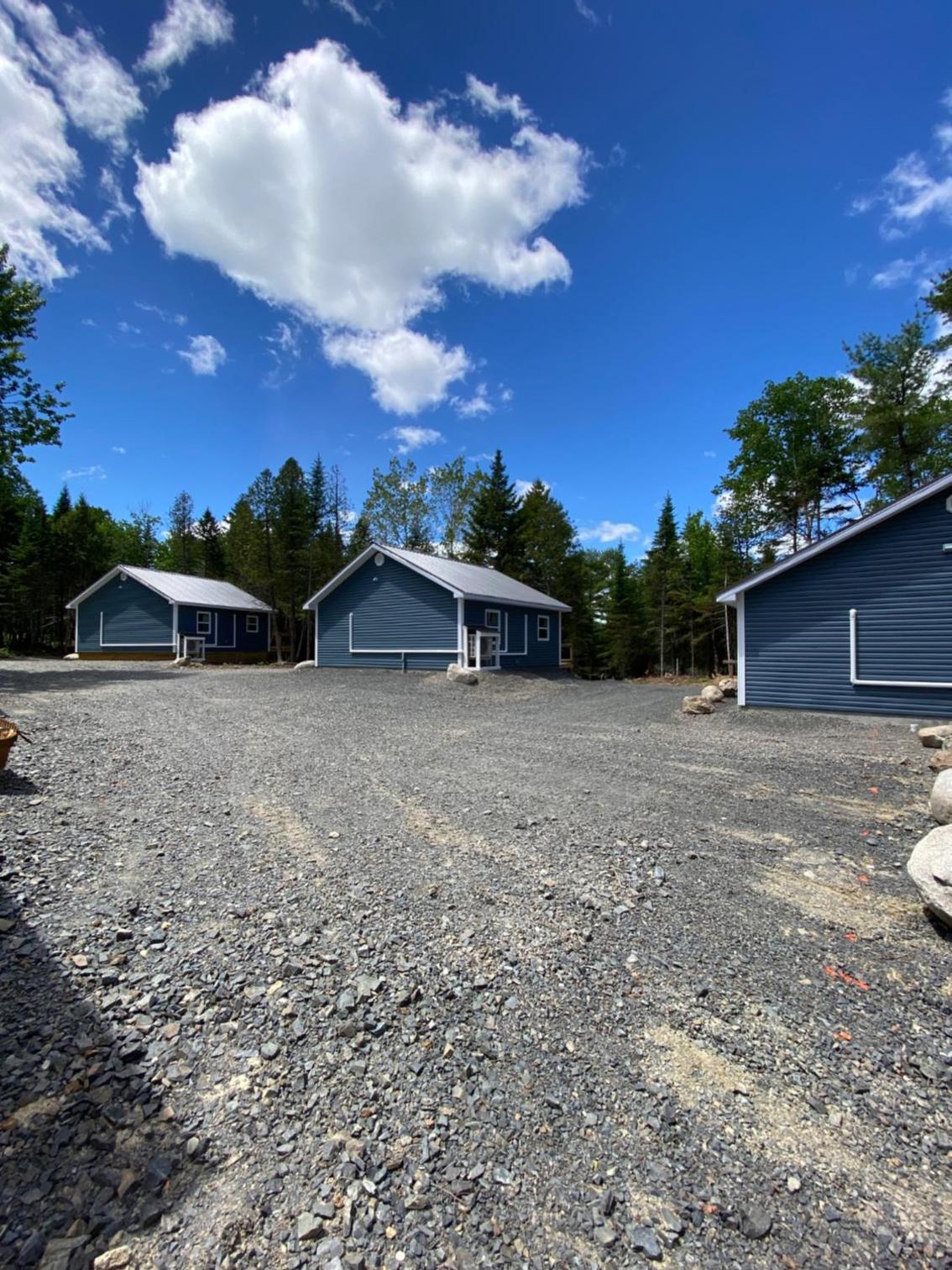 The Hideaway Cottage with Private trails