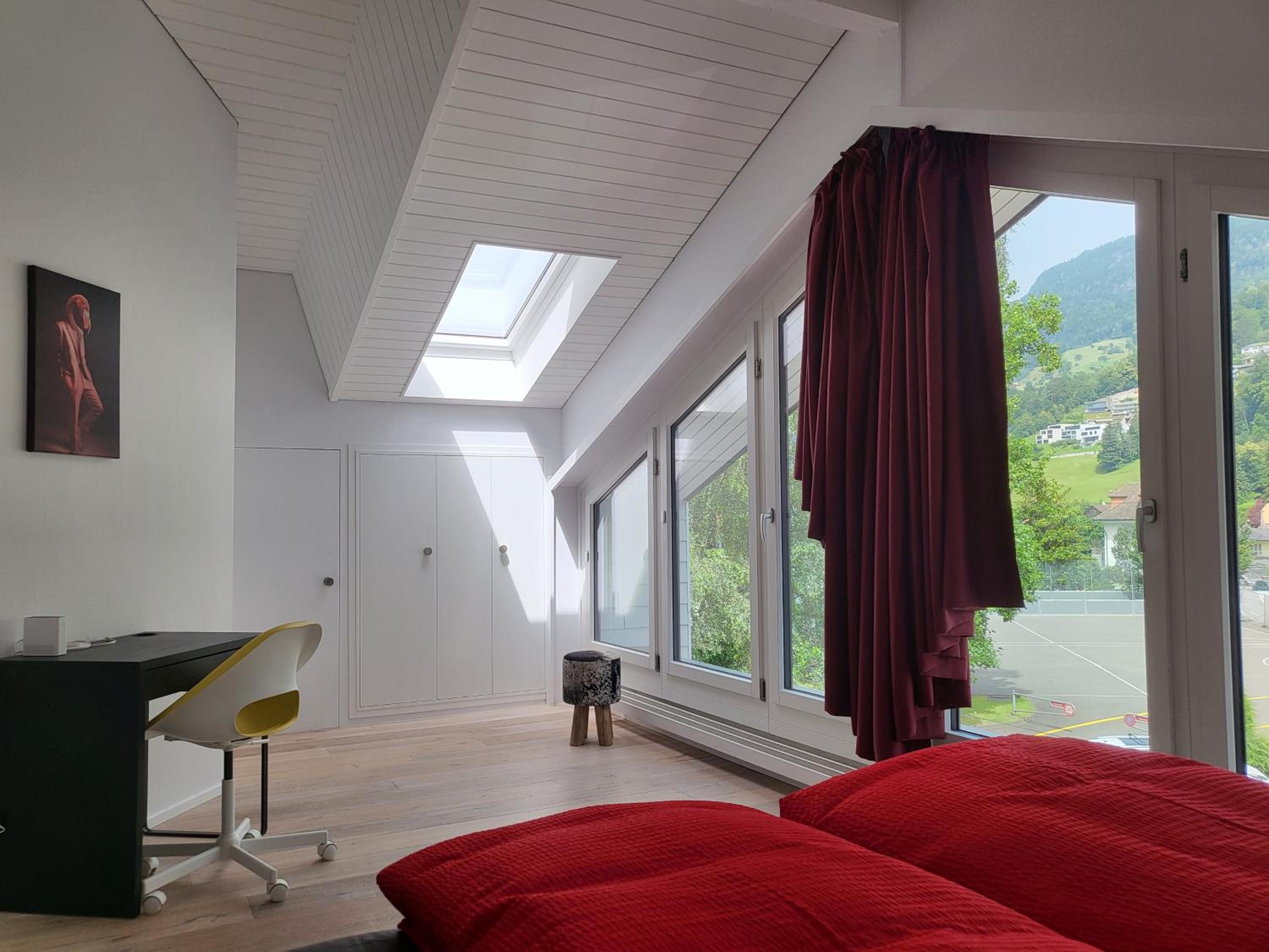 Rigi Paradise in Vitznau, Lake access, Ferry Terminal, Rigibahn, Restaurants all 2 minutes walking distance