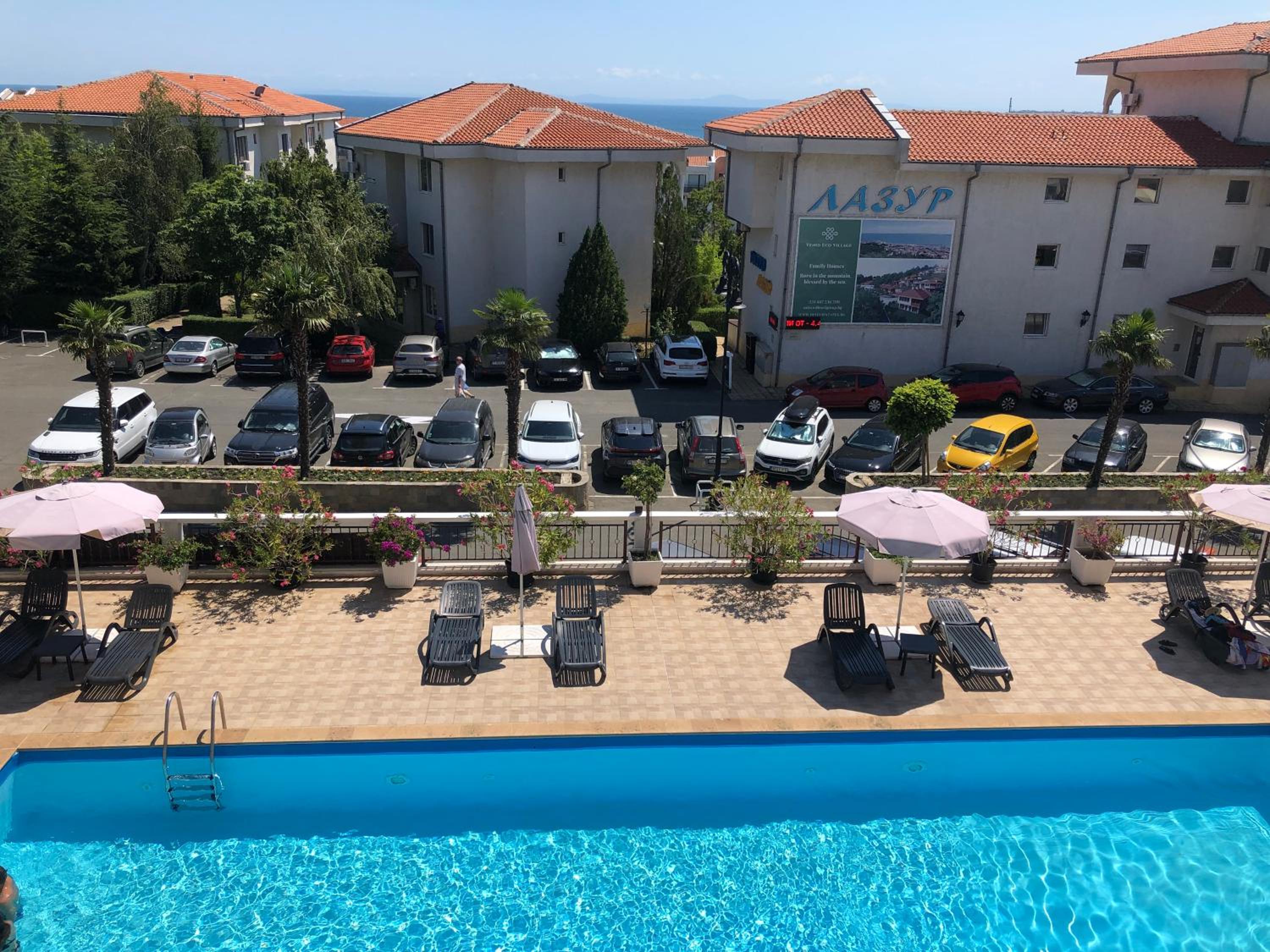 2 bedroom apartment Sveti Vlas with 2 balconies and sea views