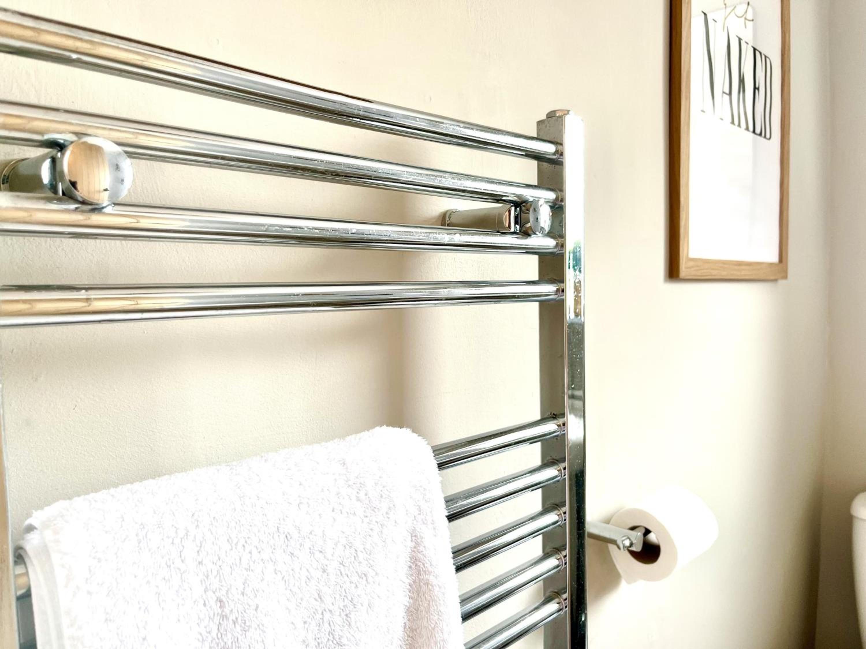 Sleeps 2 -Central Ellesmere -Parking - PetFriendly
