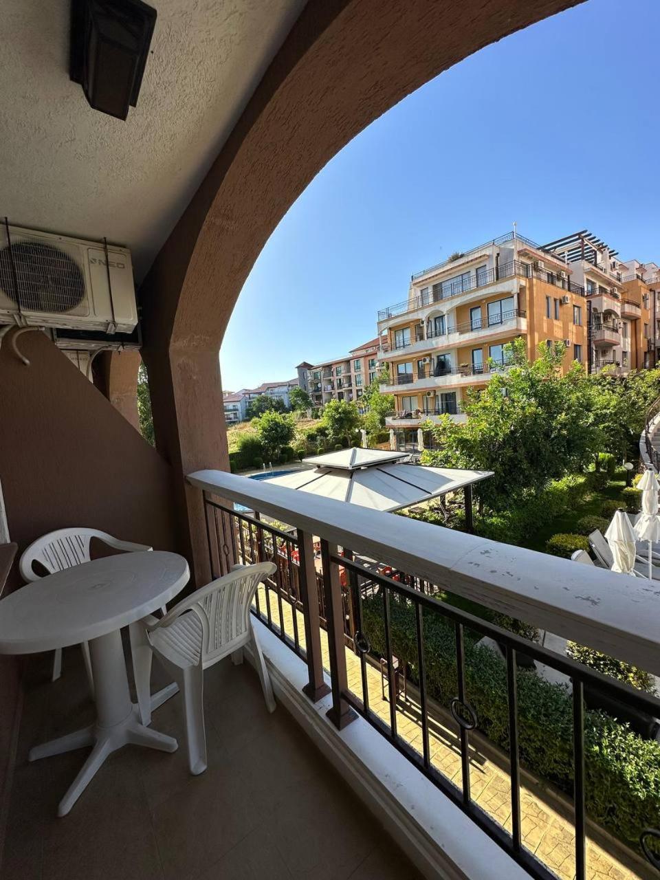 2 bedroom apartment Sveti Vlas with 2 balconies and sea views