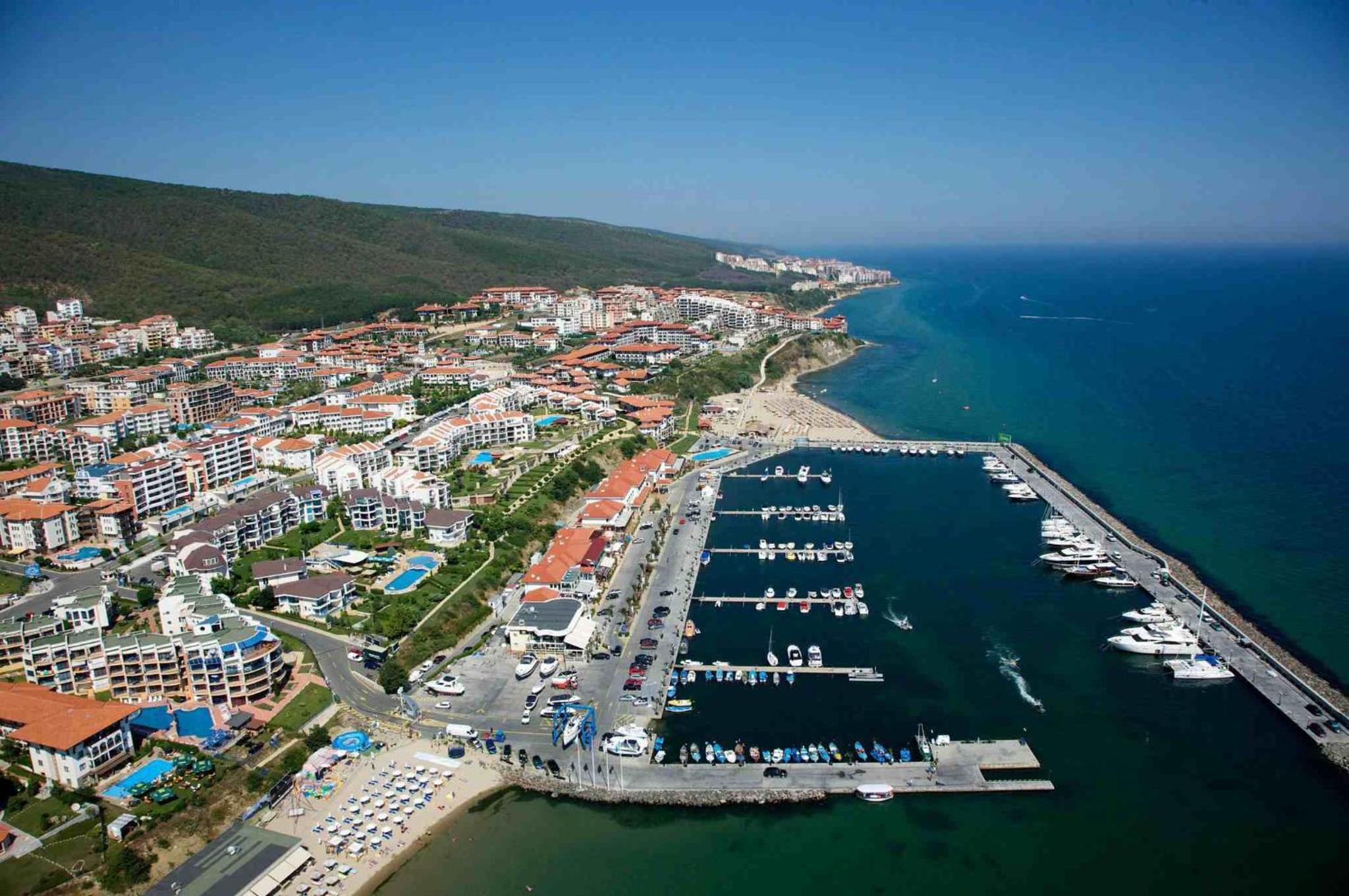 2 bedroom apartment Sveti Vlas with 2 balconies and sea views