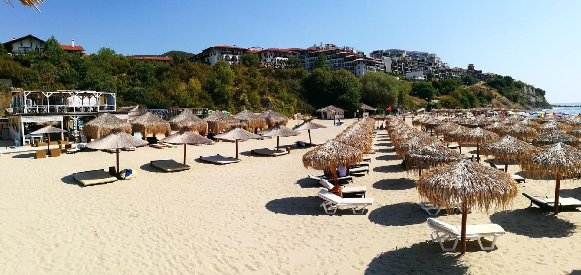 2 bedroom apartment Sveti Vlas with 2 balconies and sea views