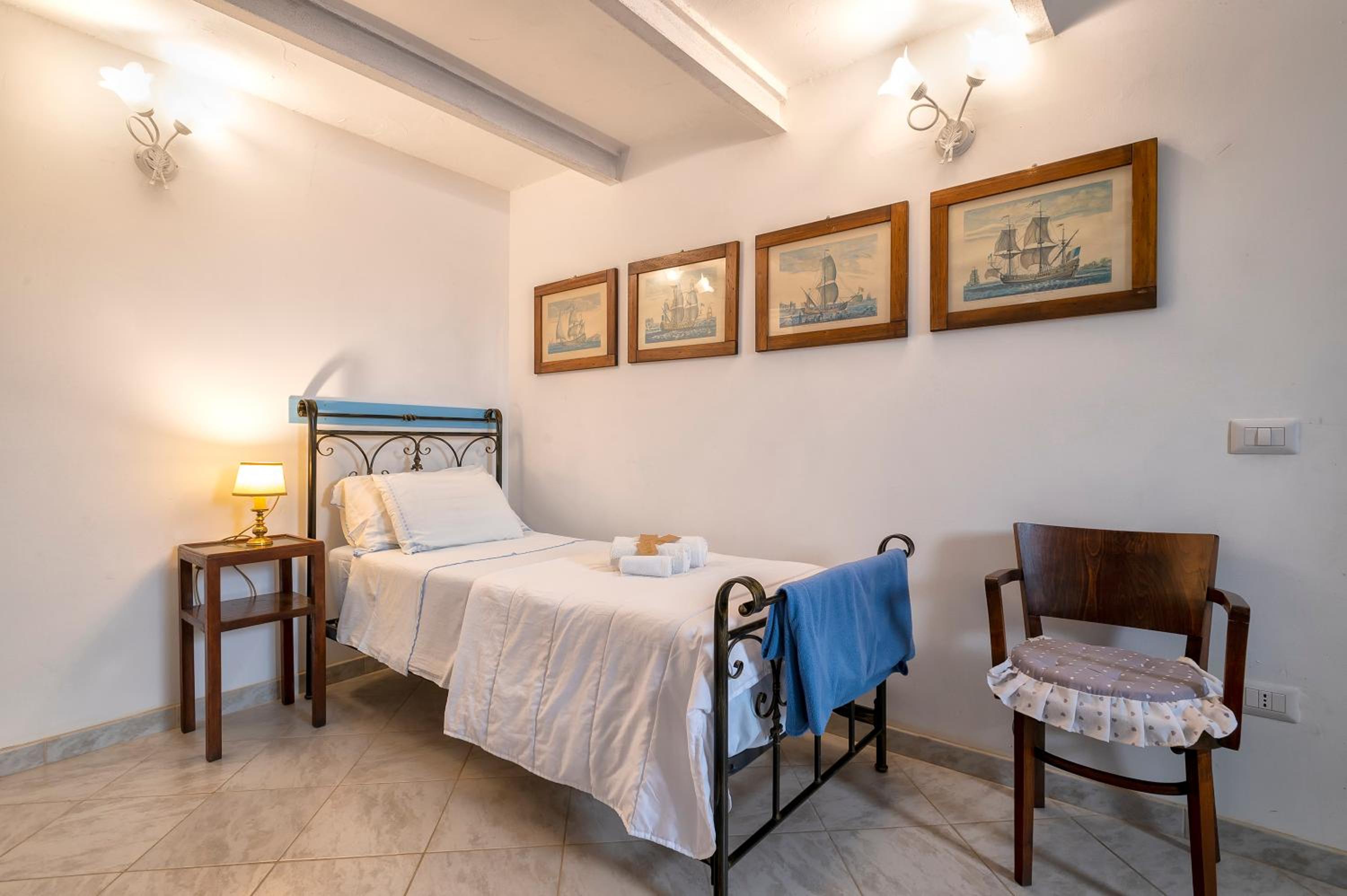 Le Antiche Conce en Alghero — hotel room