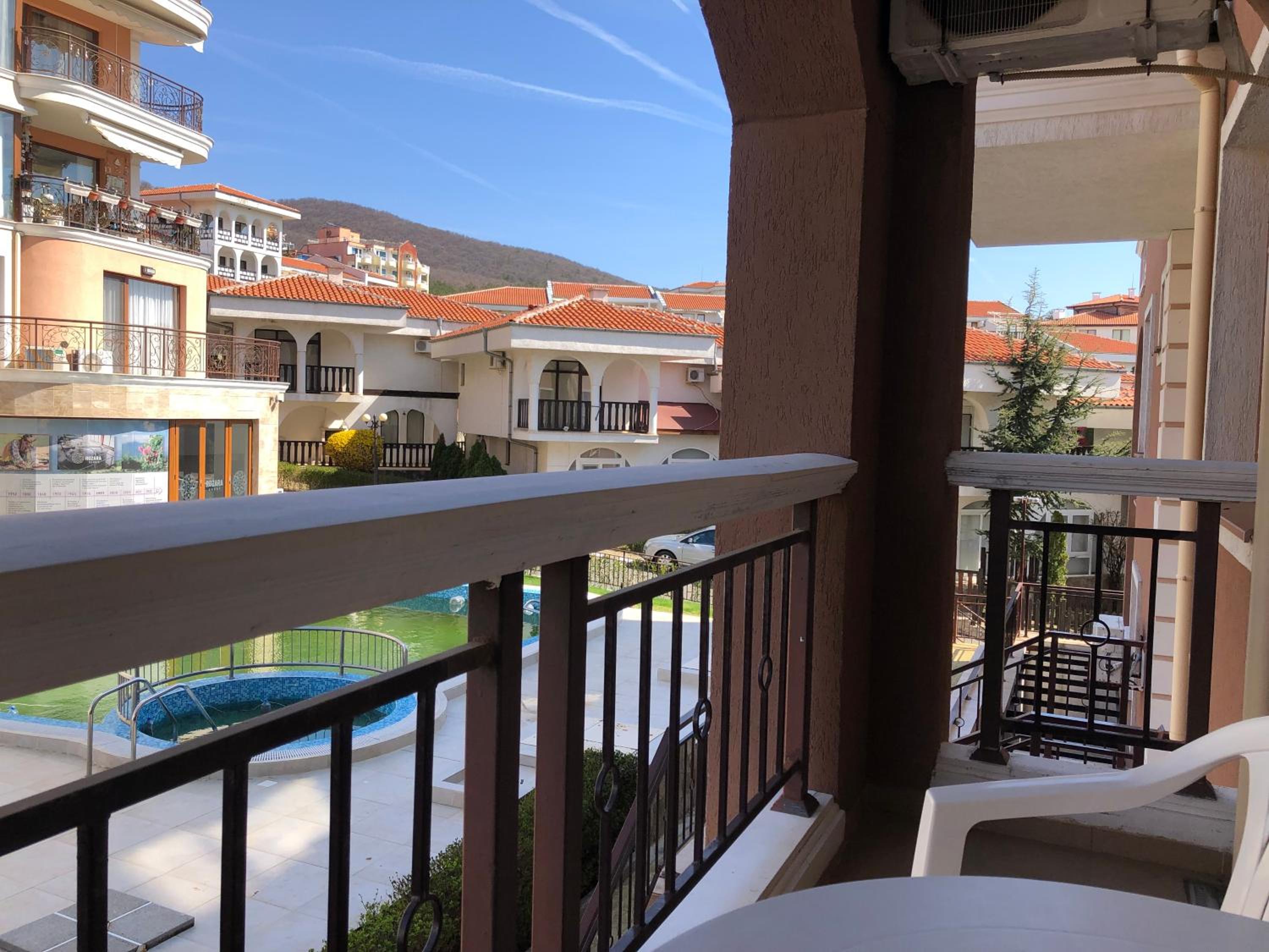 2 bedroom apartment Sveti Vlas with 2 balconies and sea views