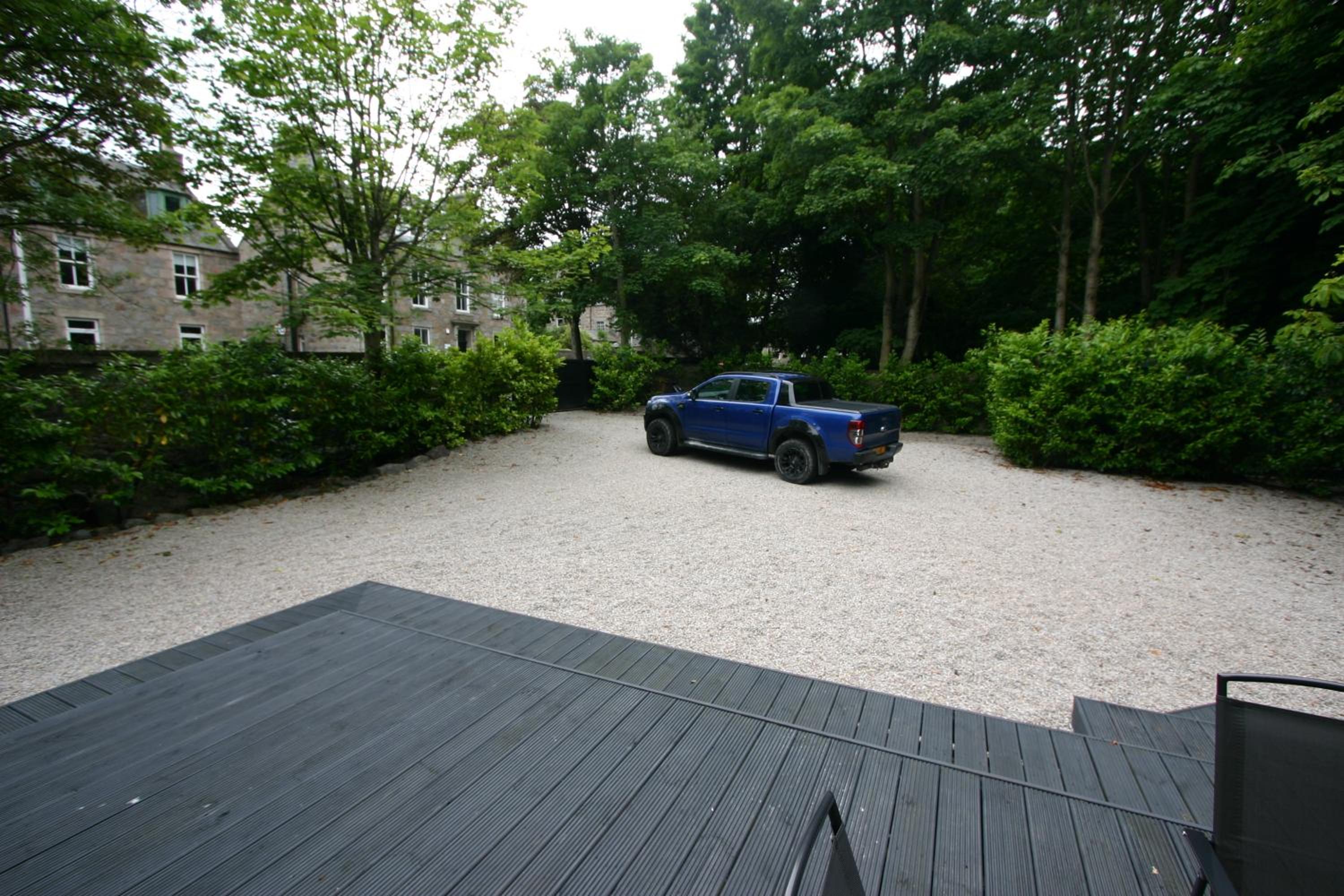 Historic Baronial Lodge with Parking, Aberdeen City Centre view 5