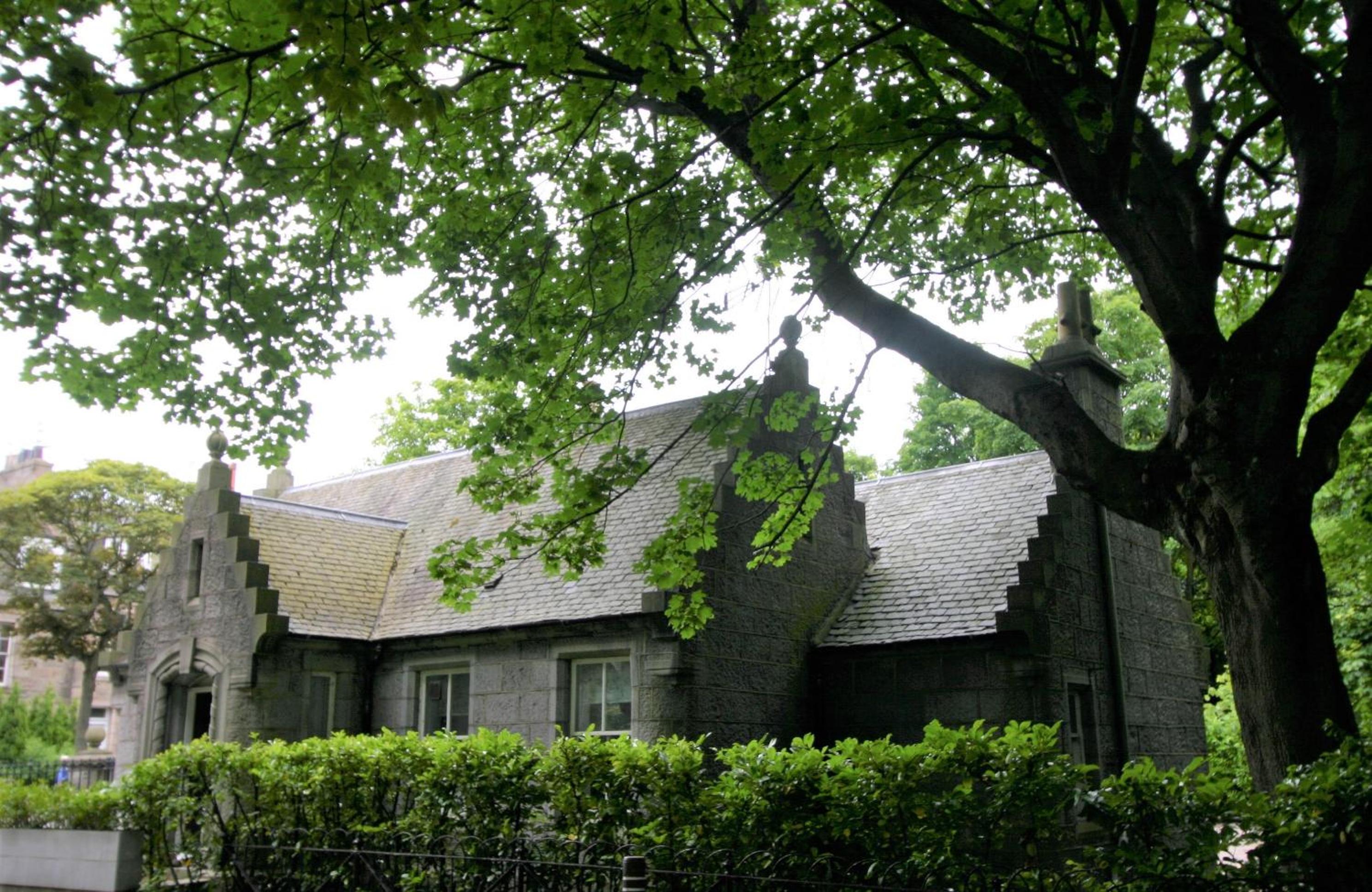 Historic Baronial Lodge with Parking, Aberdeen City Centre view 3
