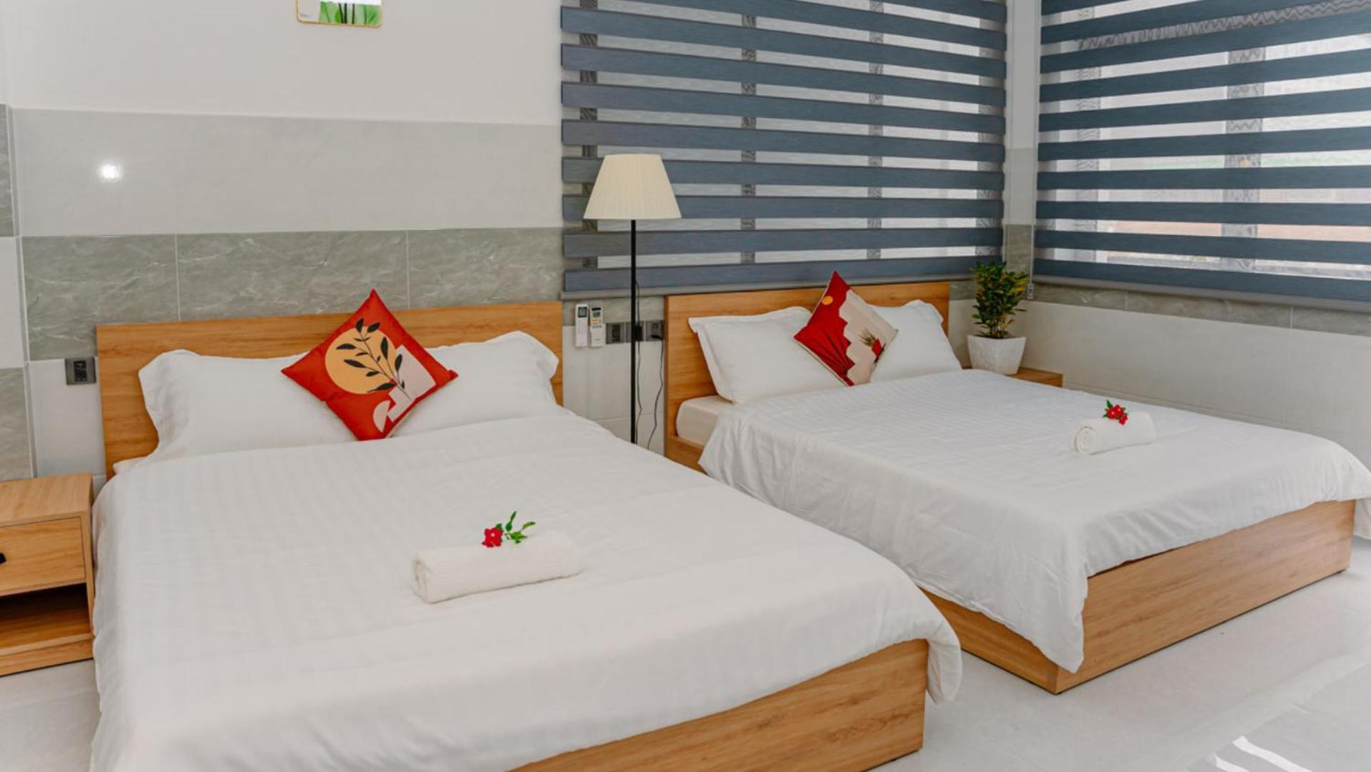 ALOHA SAIGON PREMIUM HOSTEL by Local Travel Experts - Newly opened, Less-touristy location, Spacious rooms, Glass shower bathroom, Free breakfast & Walking