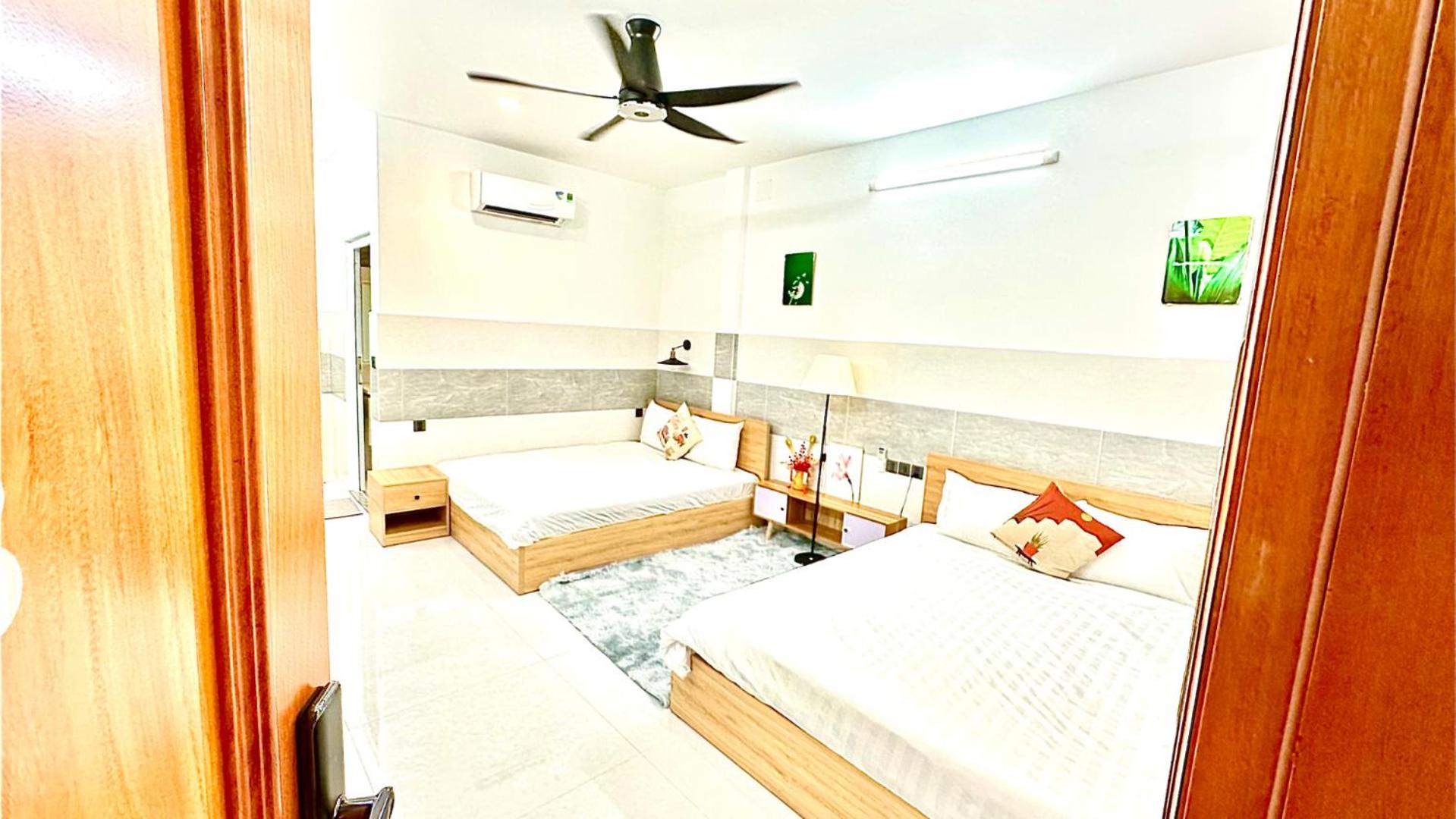 ALOHA SAIGON PREMIUM HOSTEL by Local Travel Experts - Newly opened, Less-touristy location, Spacious rooms, Glass shower bathroom, Free breakfast & Walking
