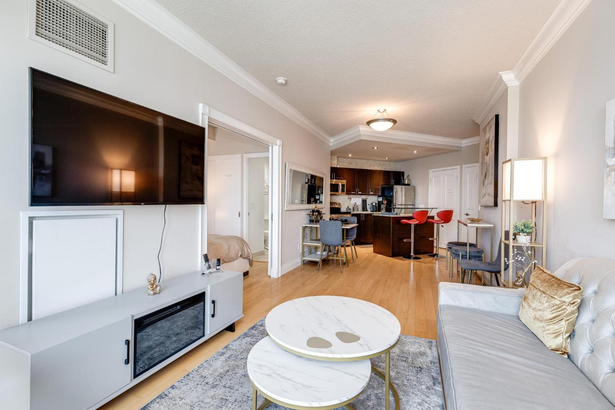 Waterfront Queens Quay West - Image 4