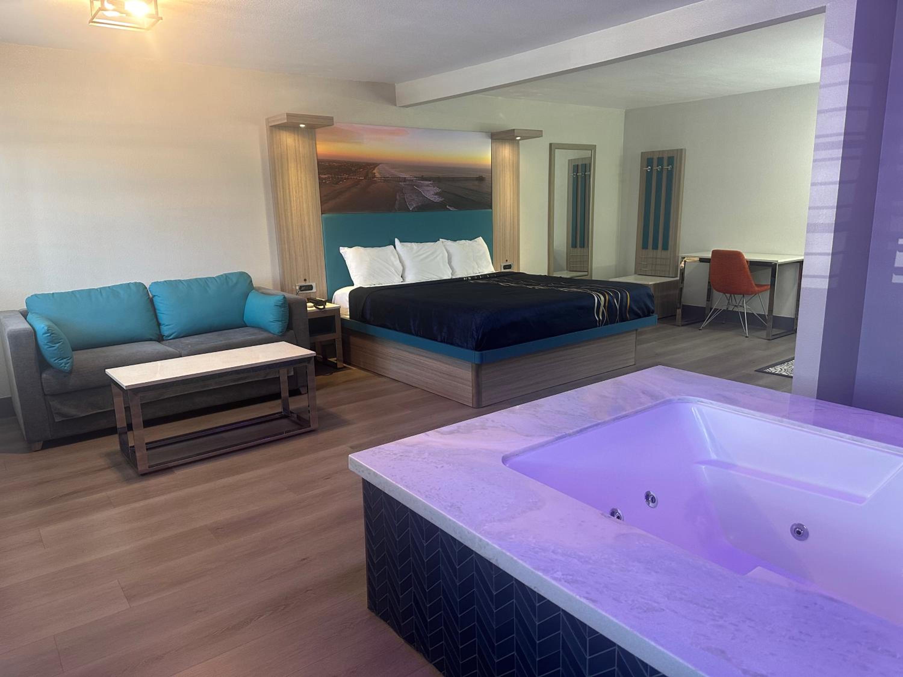 Super 8 by Wyndham Oceanside Downtown - Property Image 31