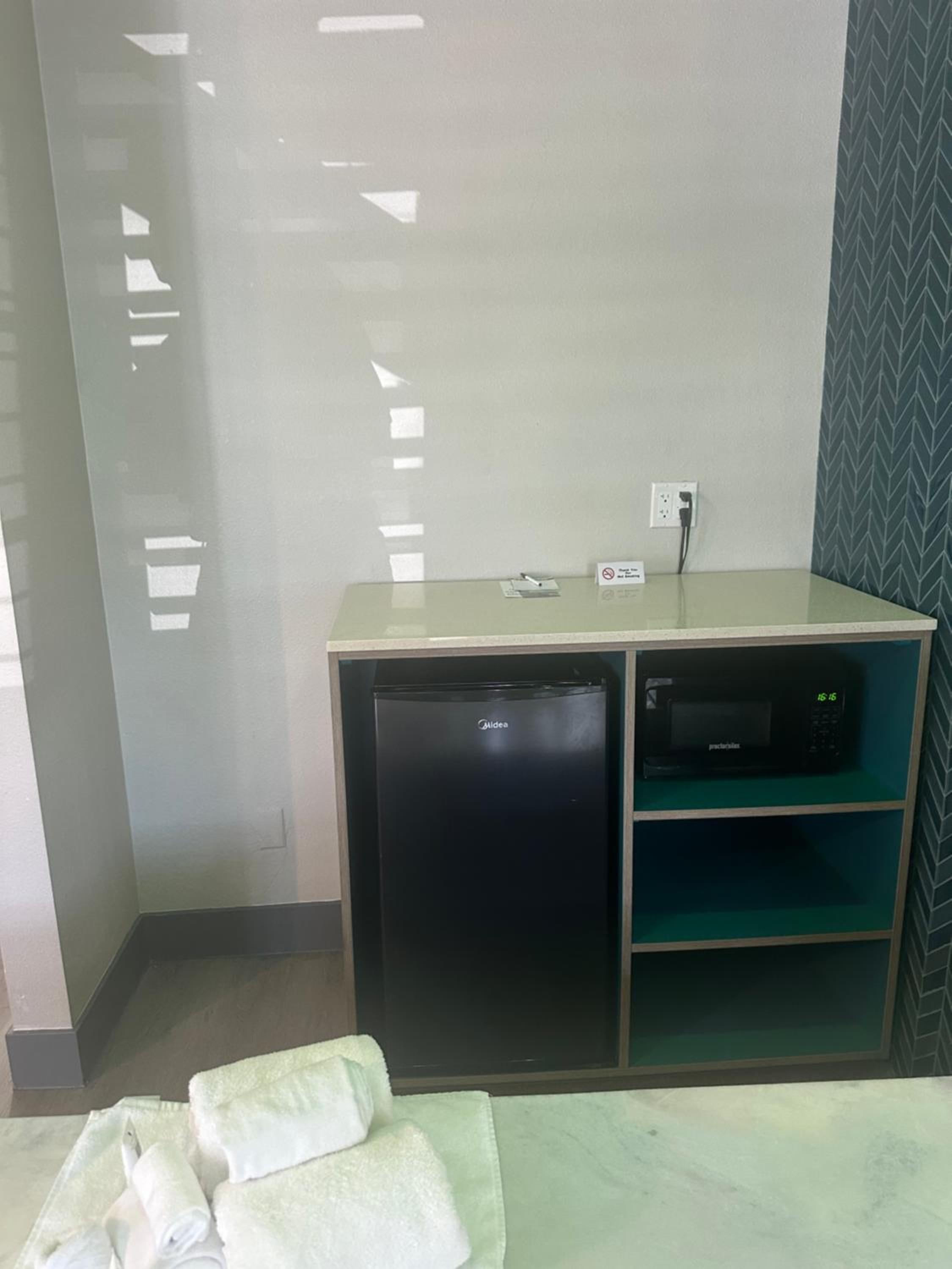 Super 8 by Wyndham Oceanside Downtown - Property Image 37