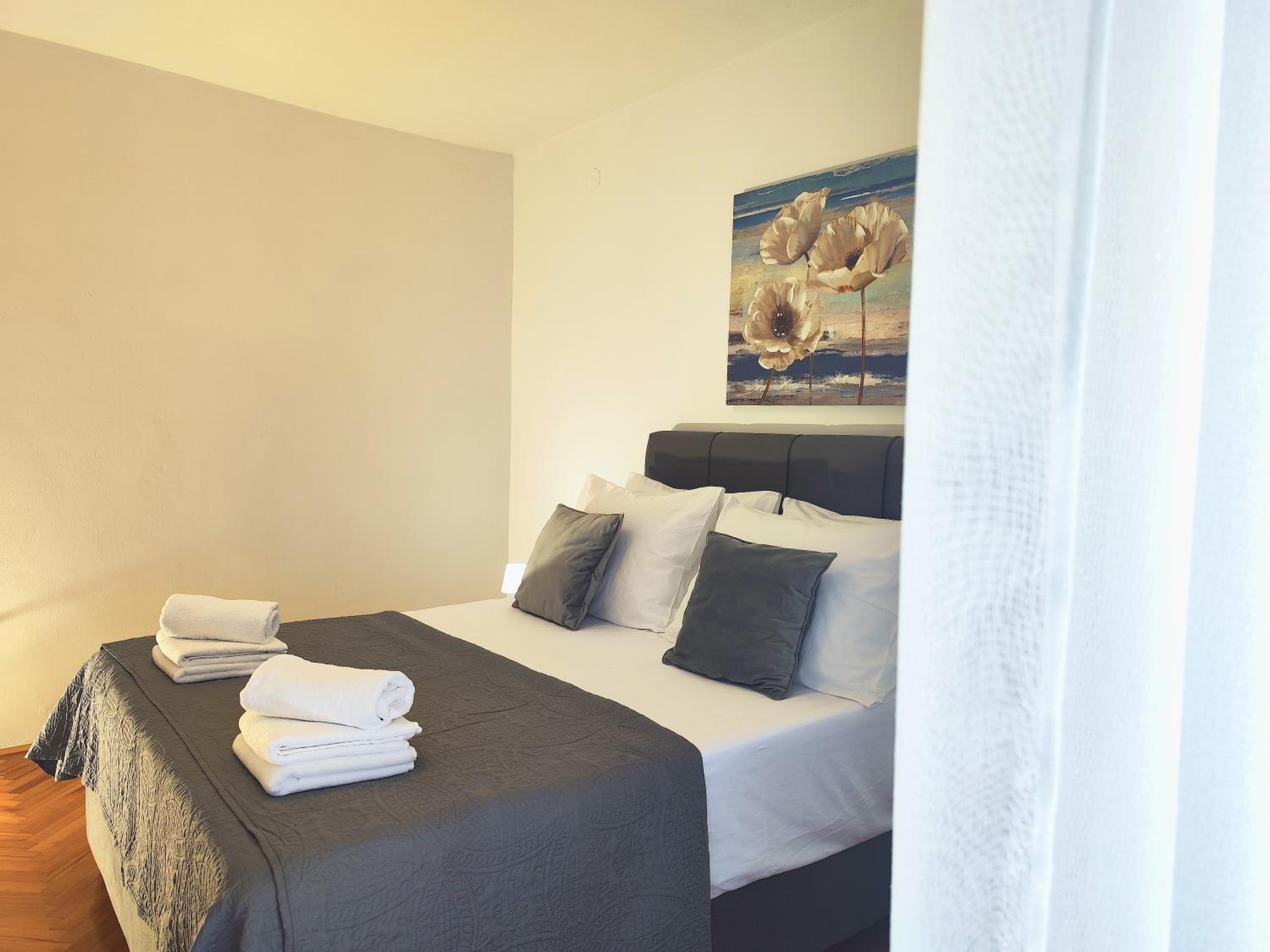 Karmela Apartment - Private parking