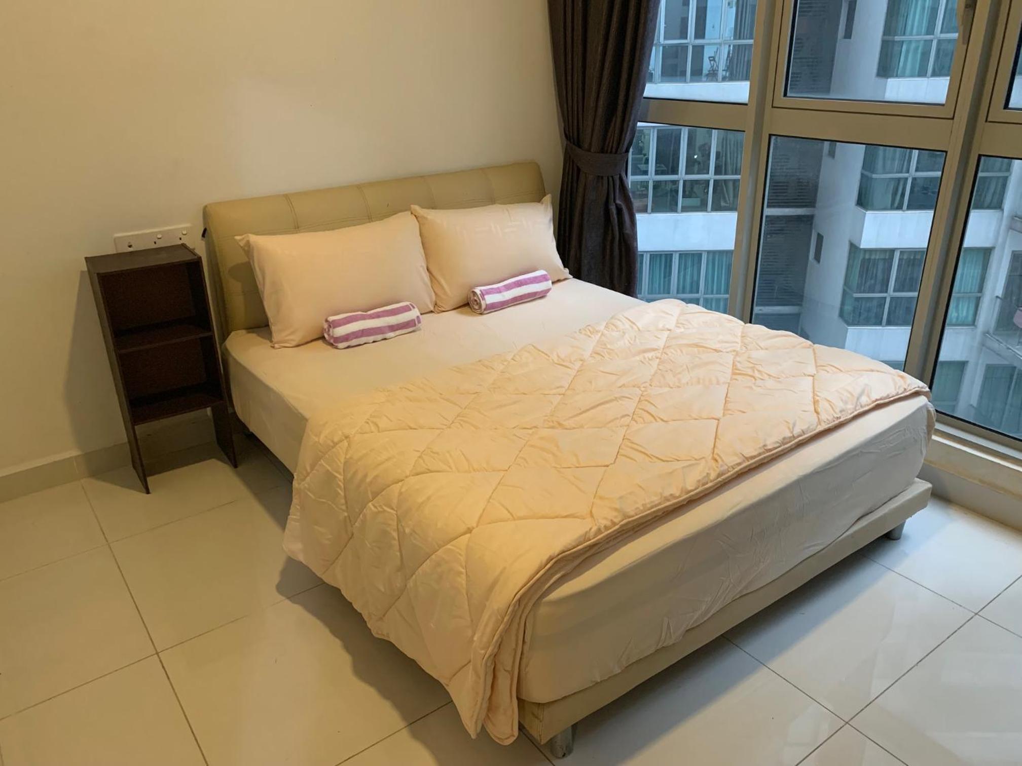 Luxury suites & KLCC view infinity pool at Regalia residence