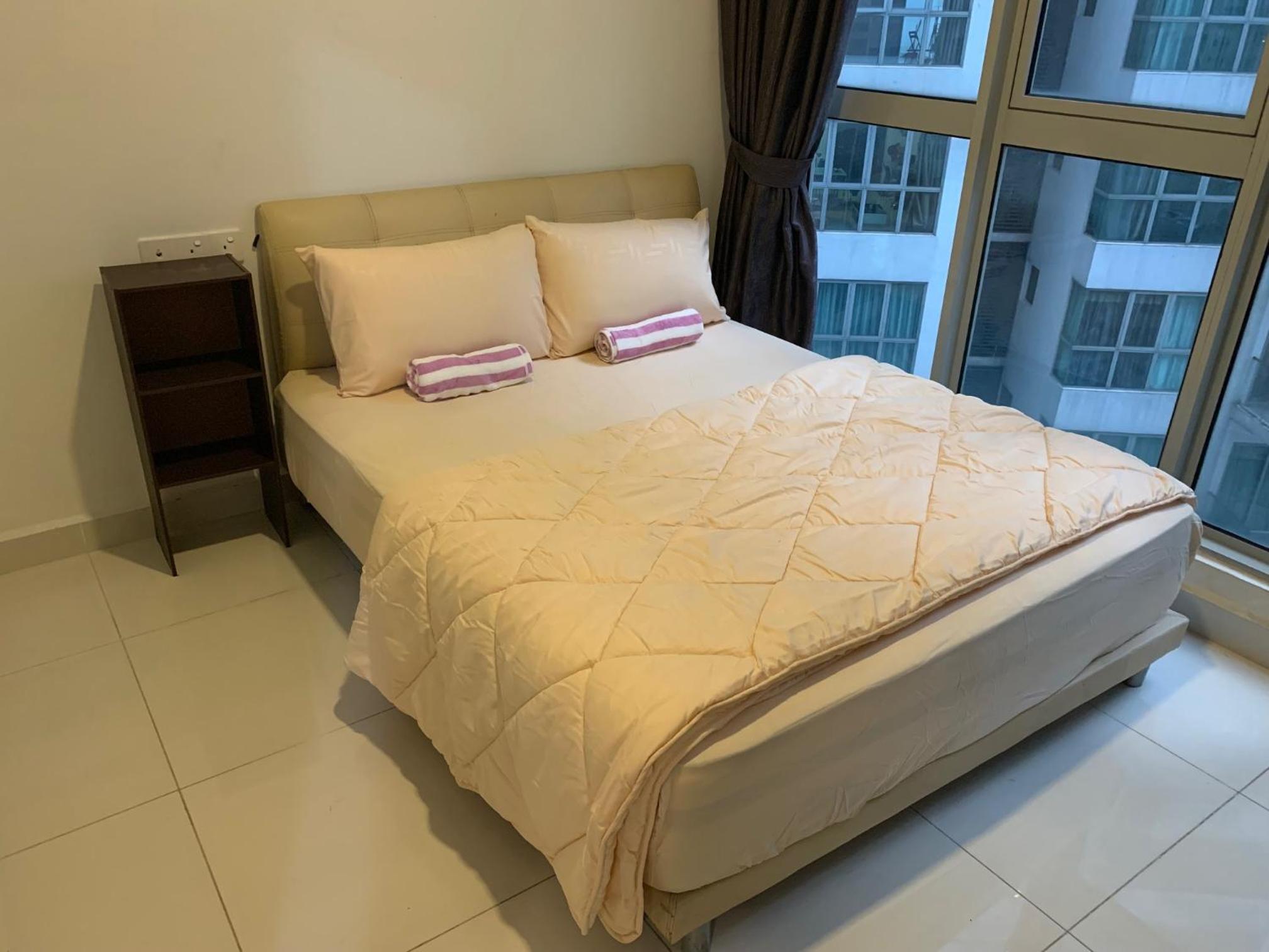 Luxury suites & KLCC view infinity pool at Regalia residence