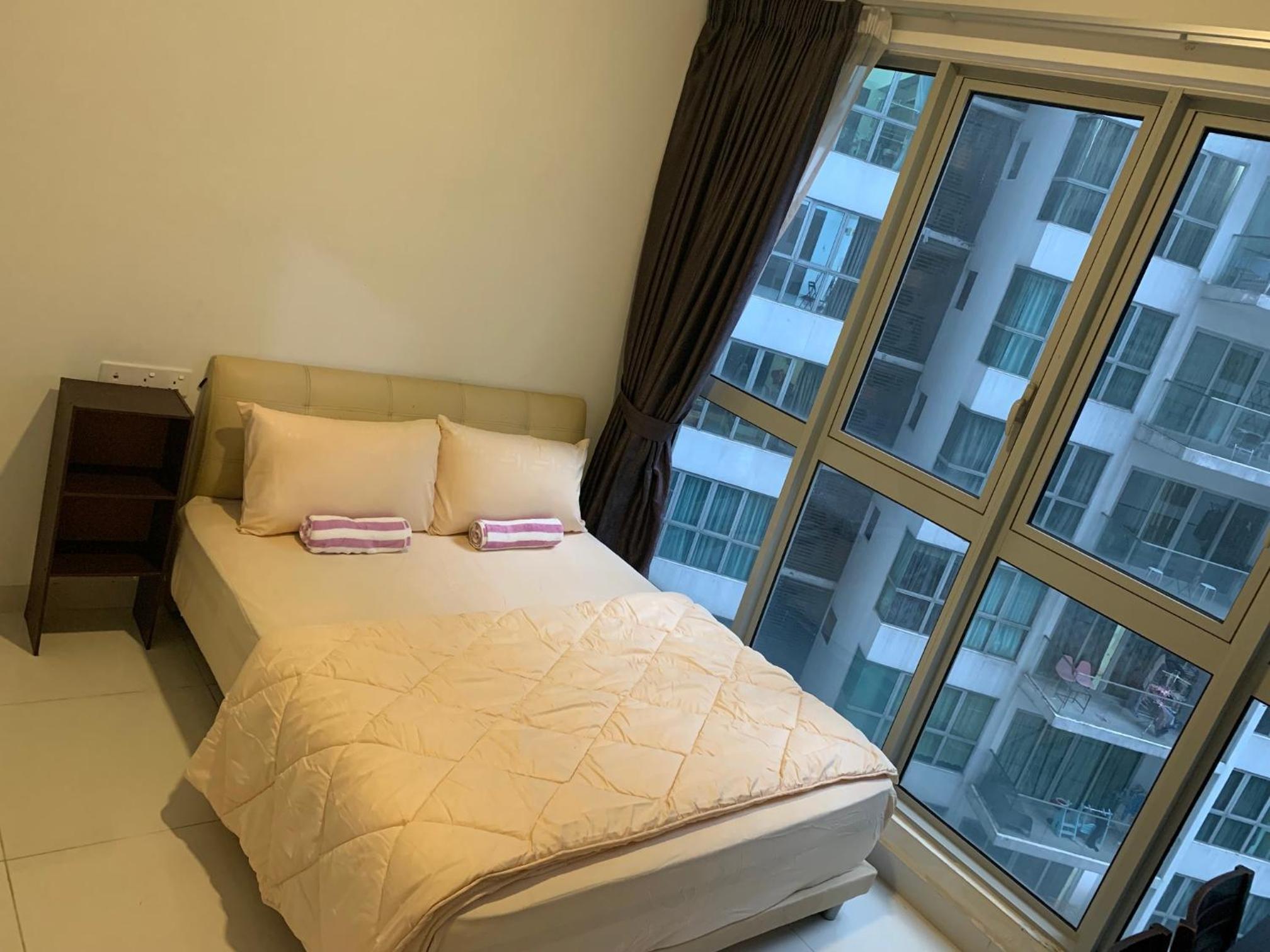 Luxury suites & KLCC view infinity pool at Regalia residence