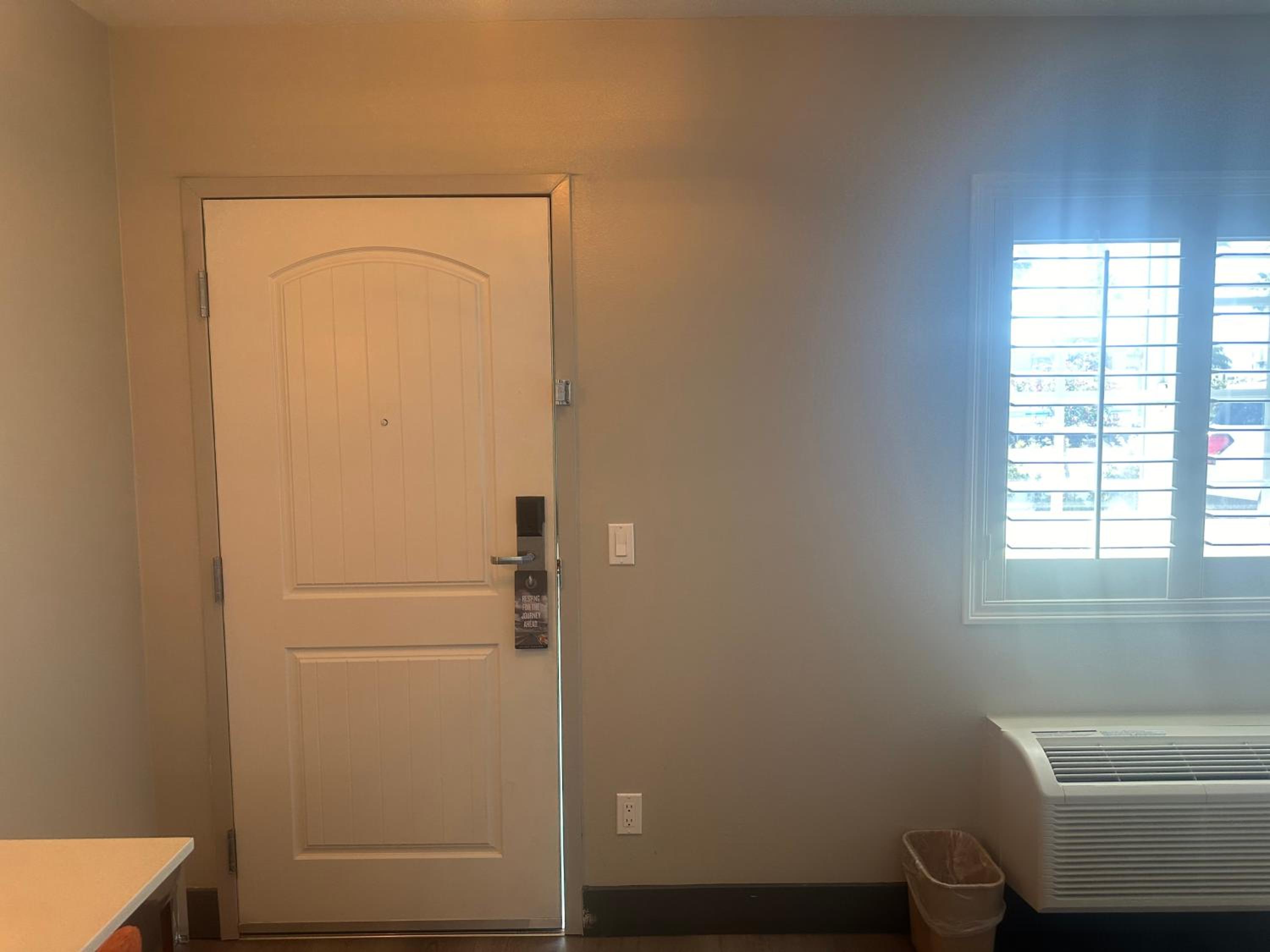 Super 8 by Wyndham Oceanside Downtown - Property Image 63