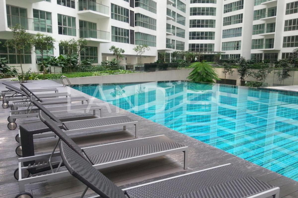Luxury suites & KLCC view infinity pool at Regalia residence