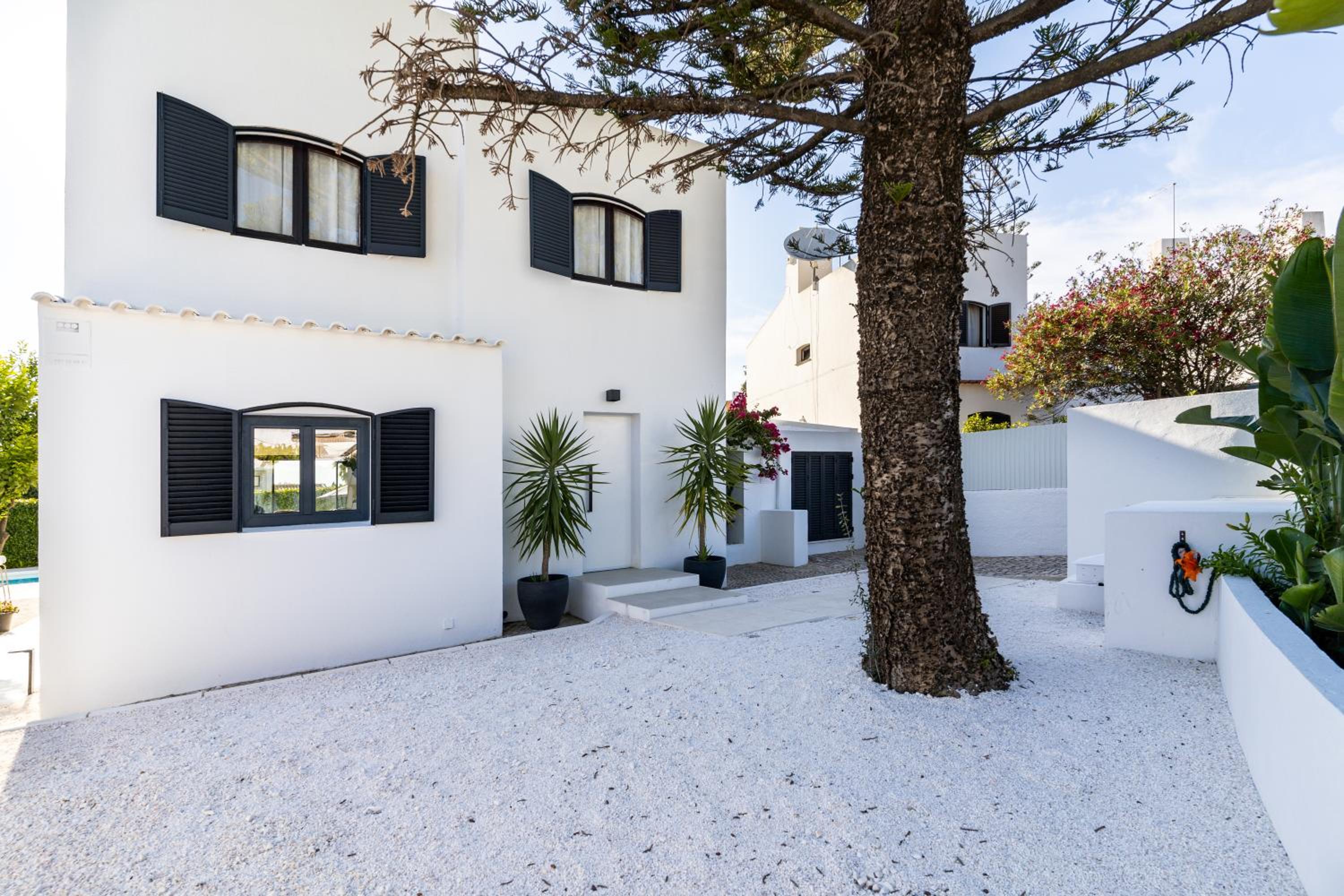 Exclusive Oasis - Quiet Luxury Villa near Albufeira Strip and Oura Beach view 5