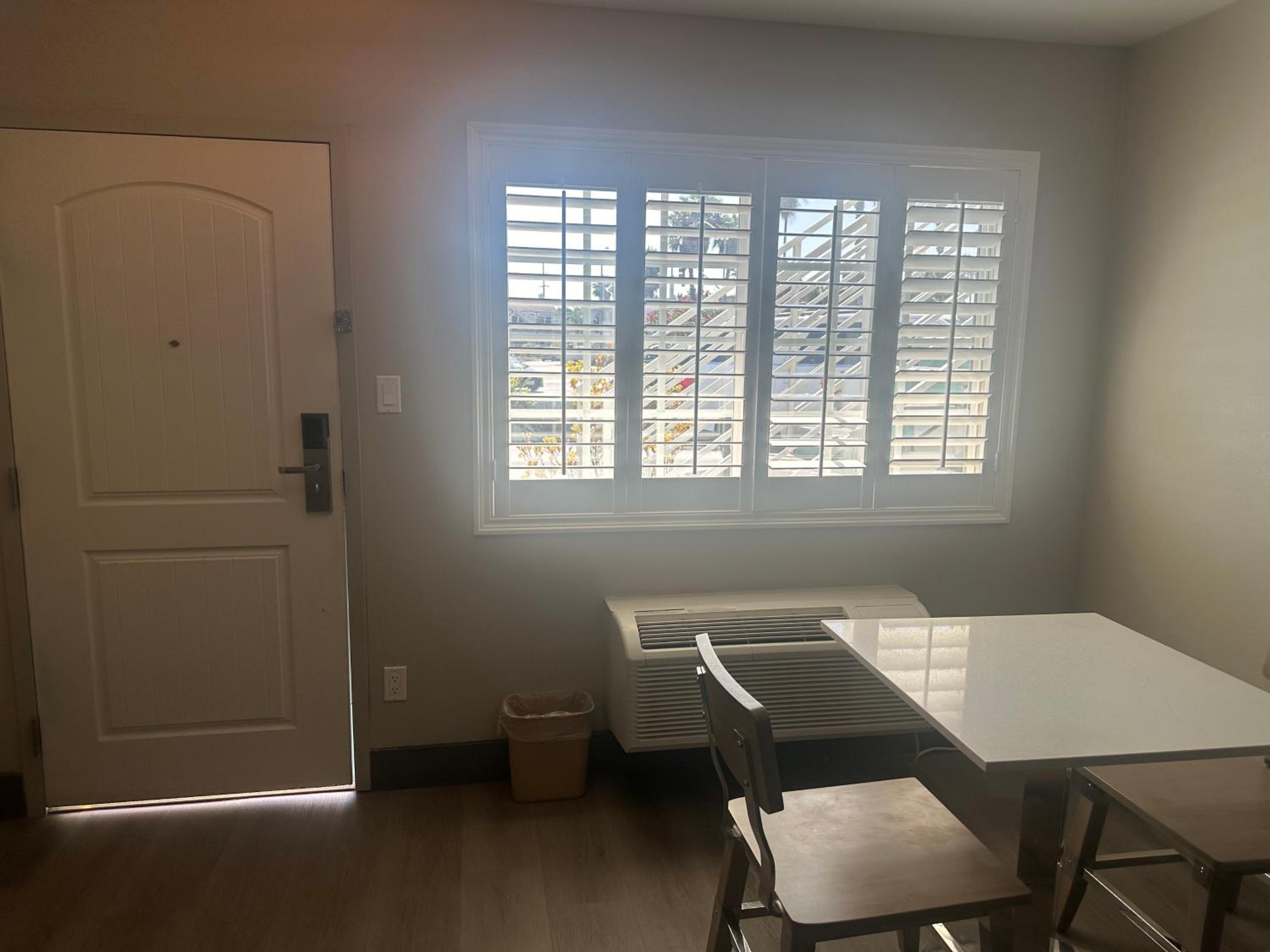 Super 8 by Wyndham Oceanside Downtown - Property Image 72
