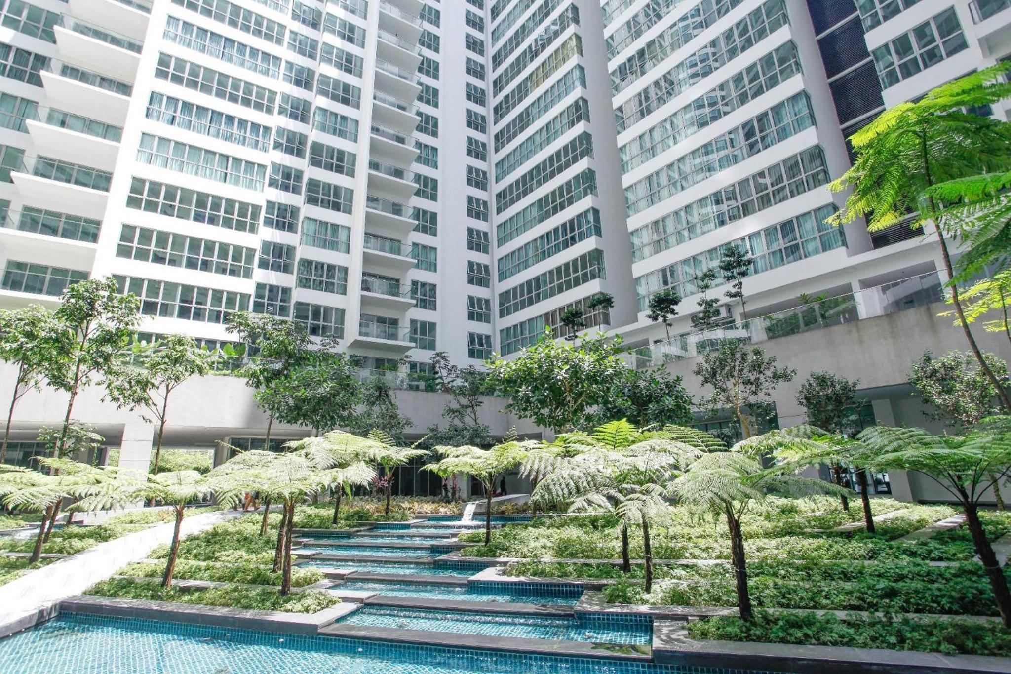 Luxury suites & KLCC view infinity pool at Regalia residence