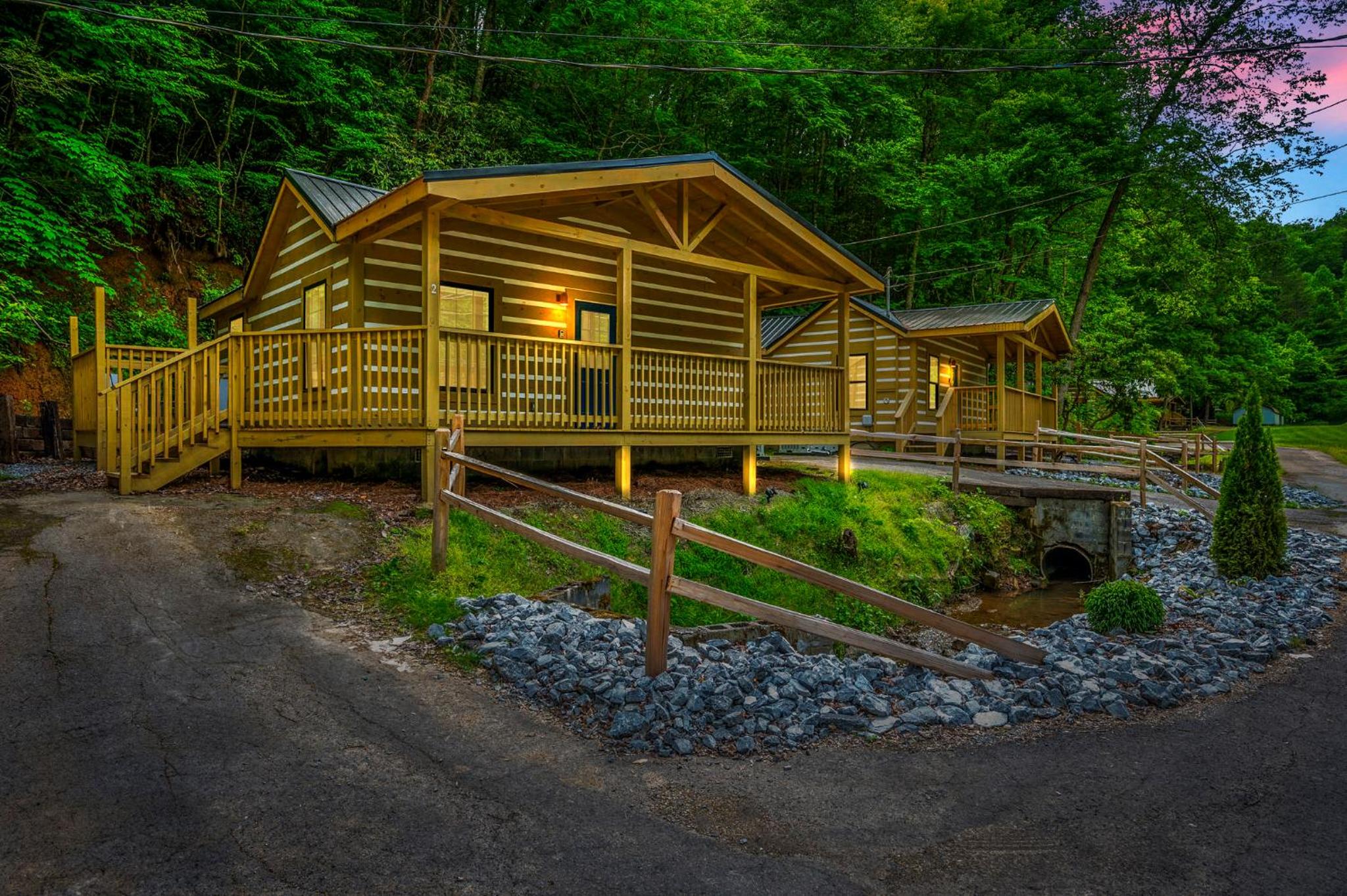 Gatlinburg - Pigeon Forge Vacations - Group Getaway, Modern Cabins Sleep 16, Gatlinburg - Property Image 94