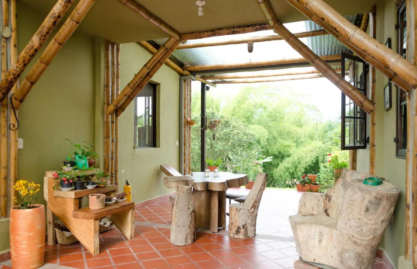 Charming Coffee Region Farm Escape