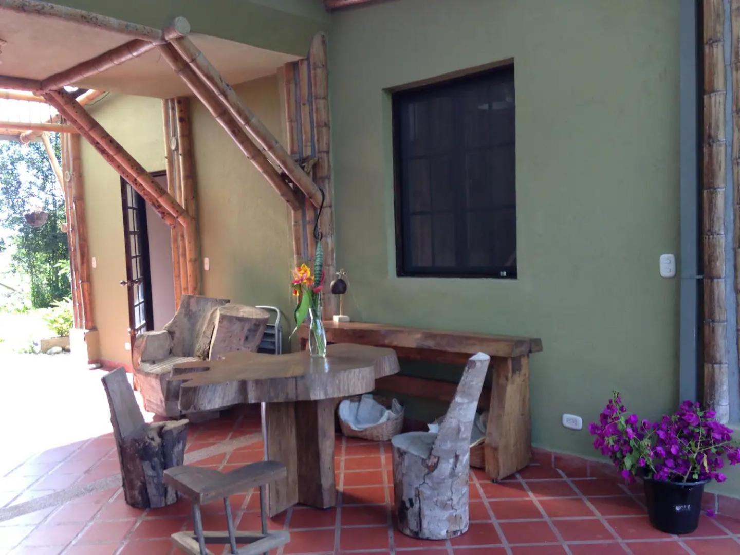 Charming Coffee Region Farm Escape