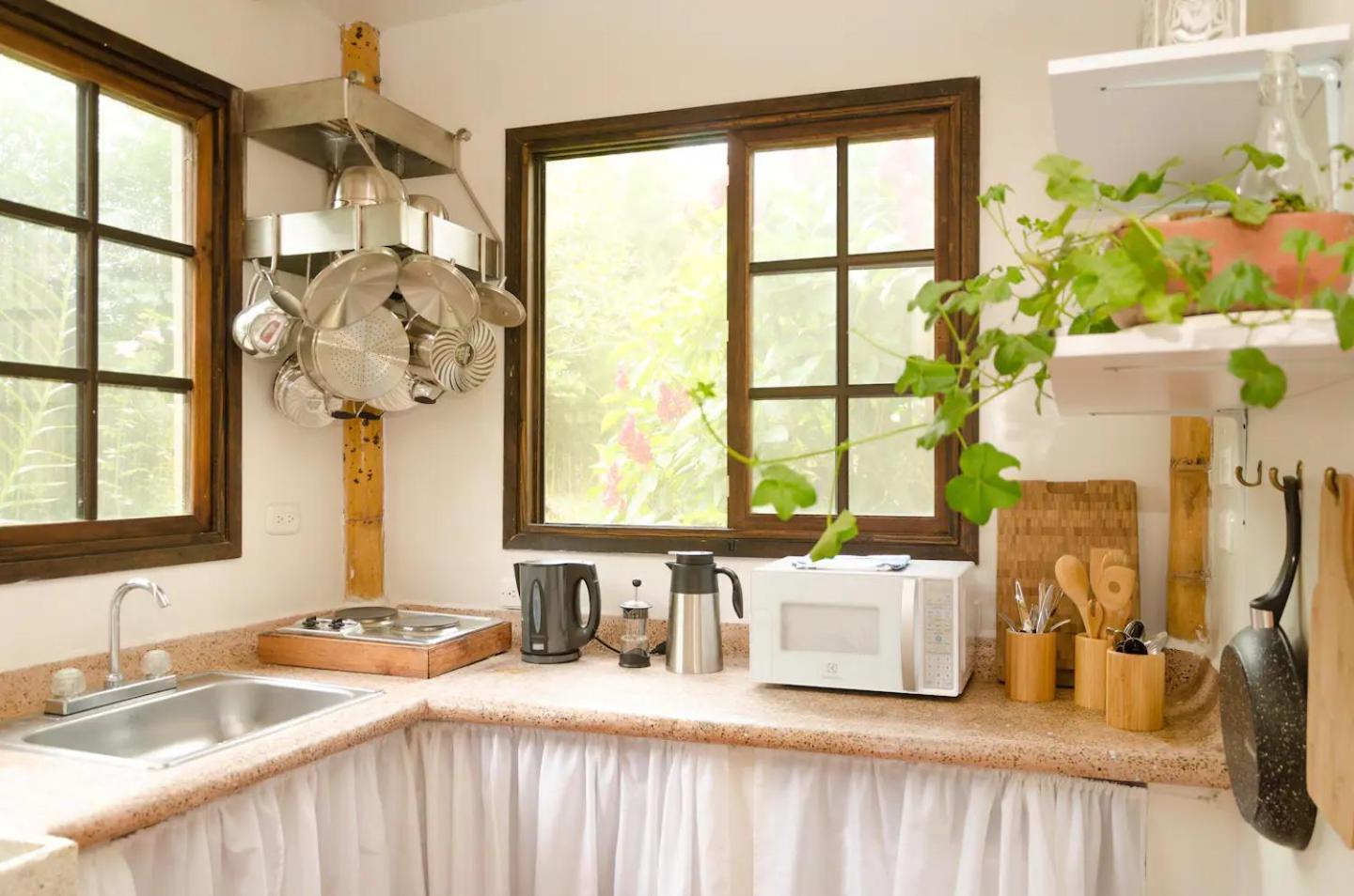 Charming Coffee Region Farm Escape