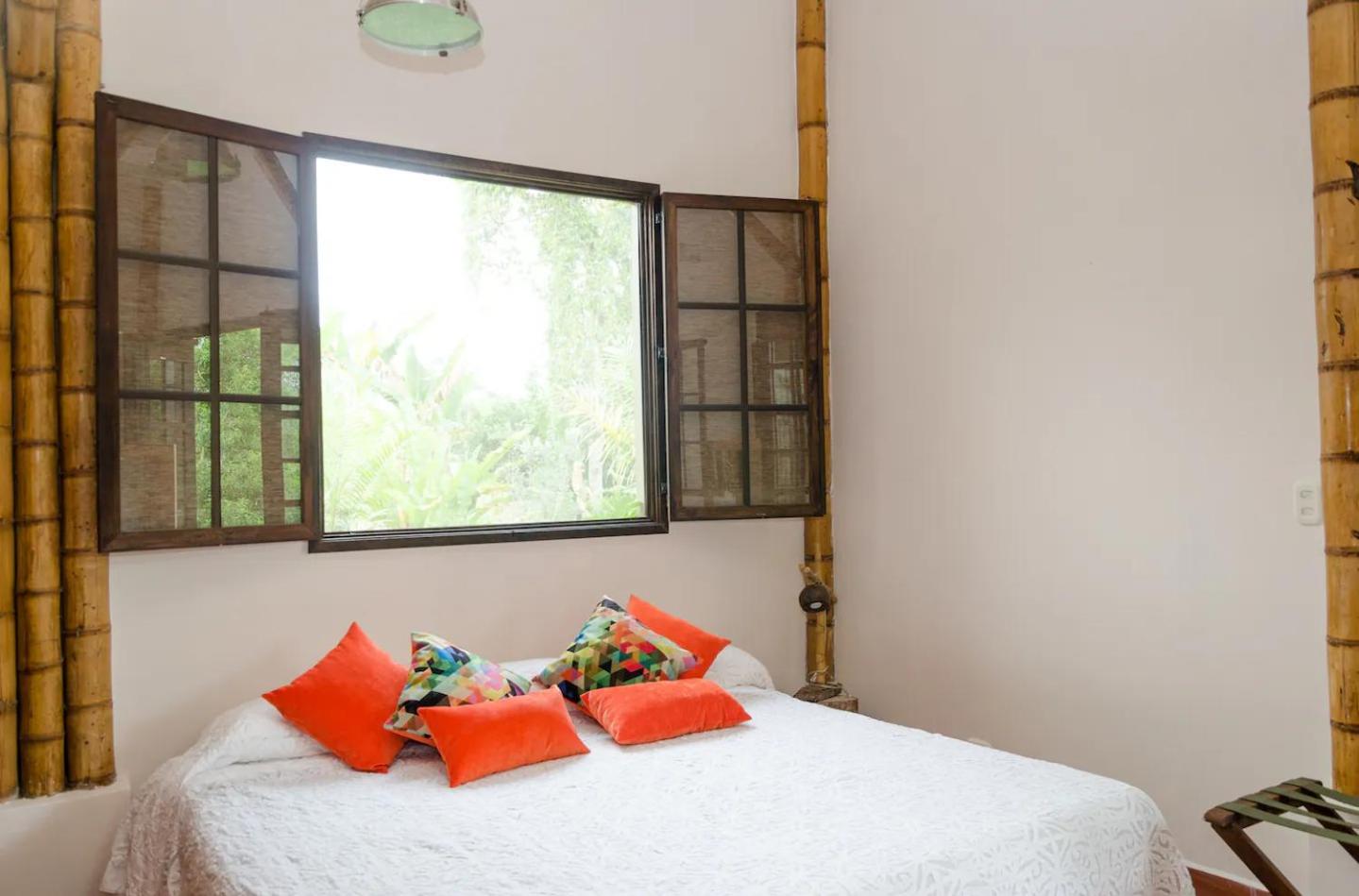 Charming Coffee Region Farm Escape