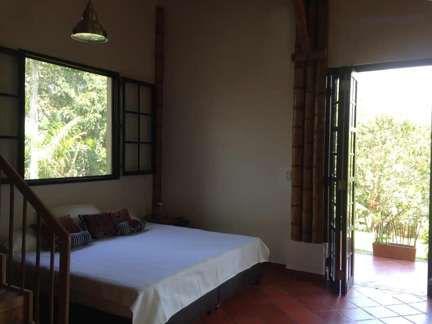 Charming Coffee Region Farm Escape