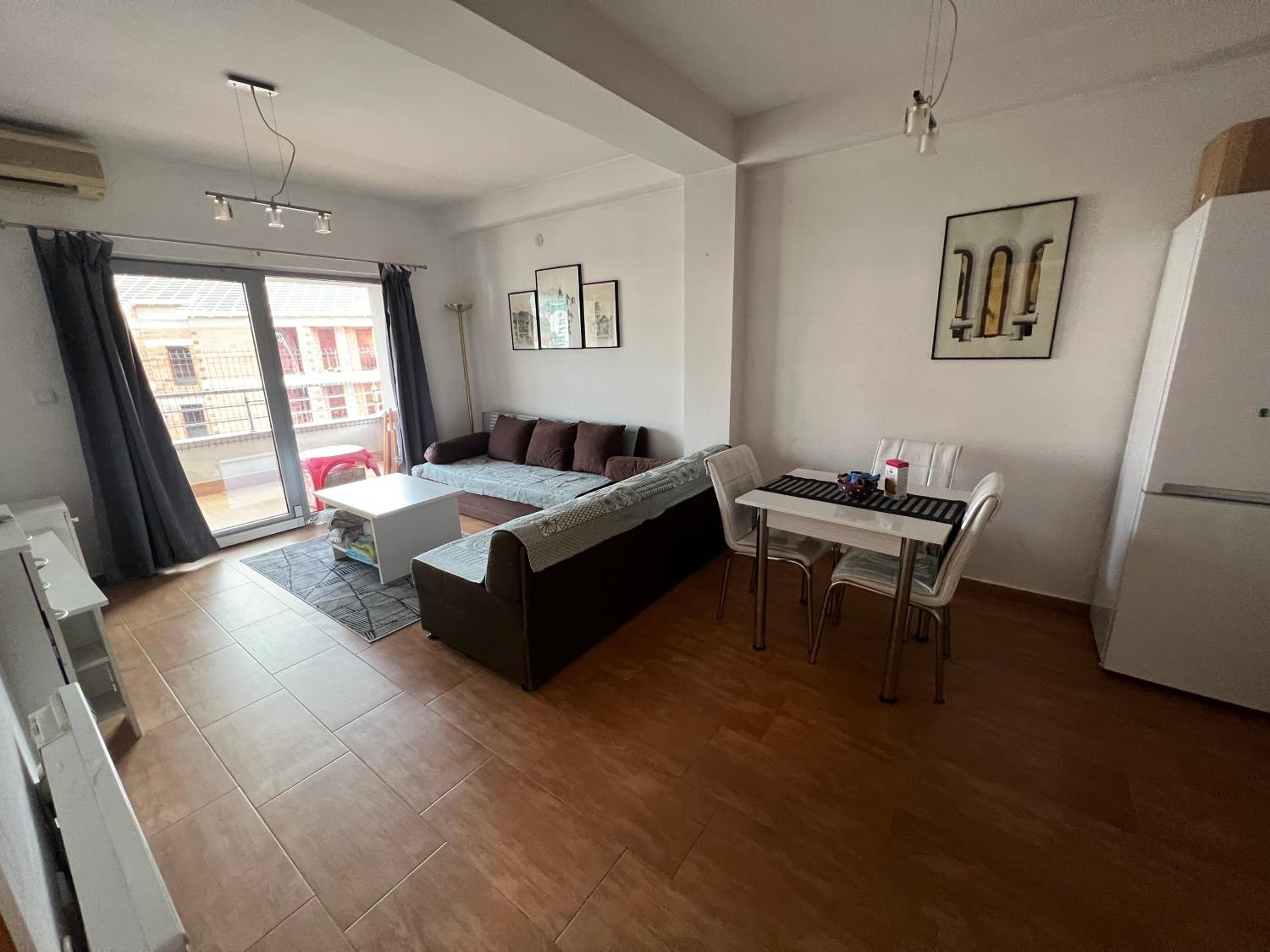 Cozy, family-friendly 2 bed apt with parking view 5