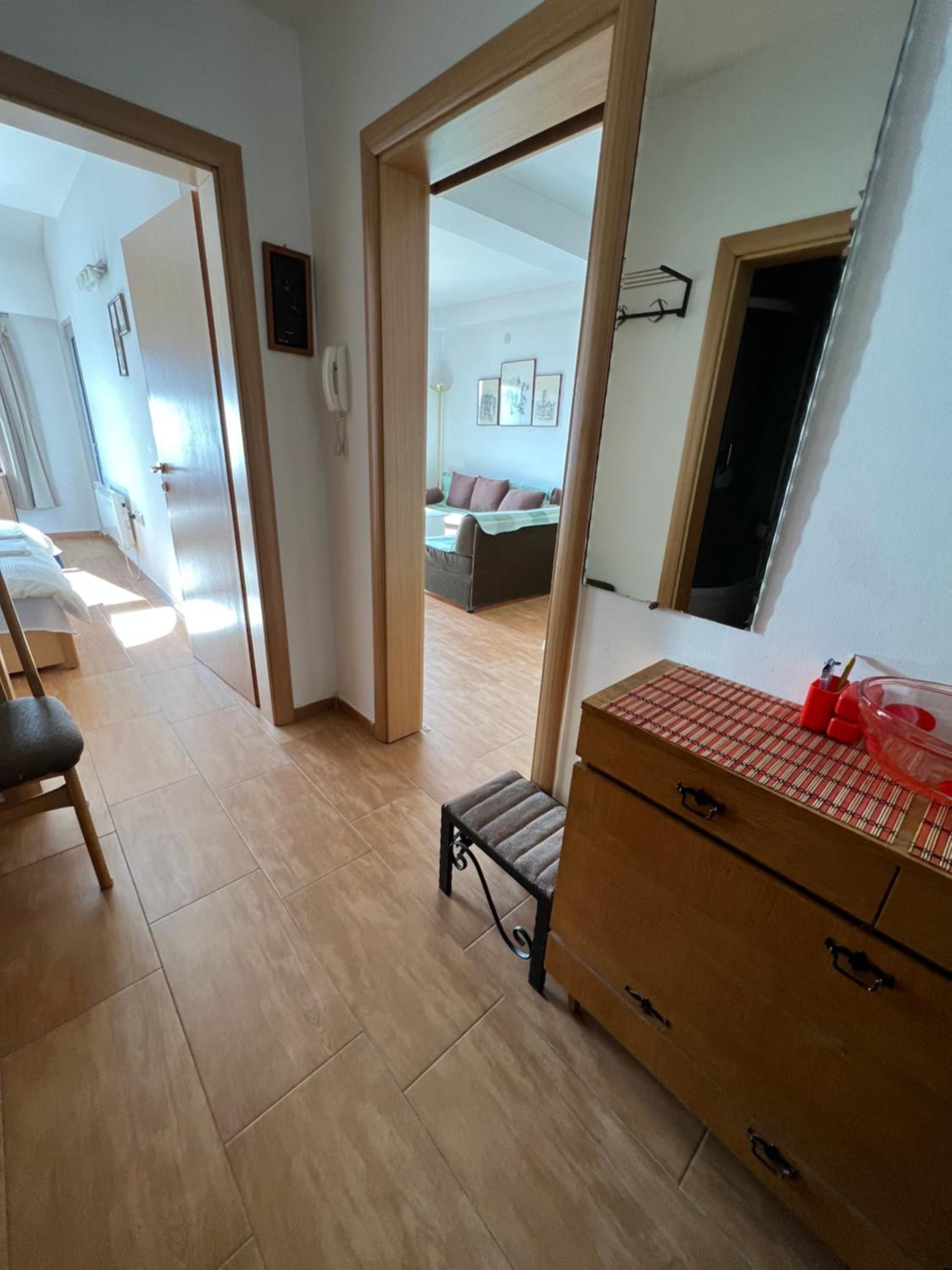 Cozy, family-friendly 2 bed apt with parking view 2