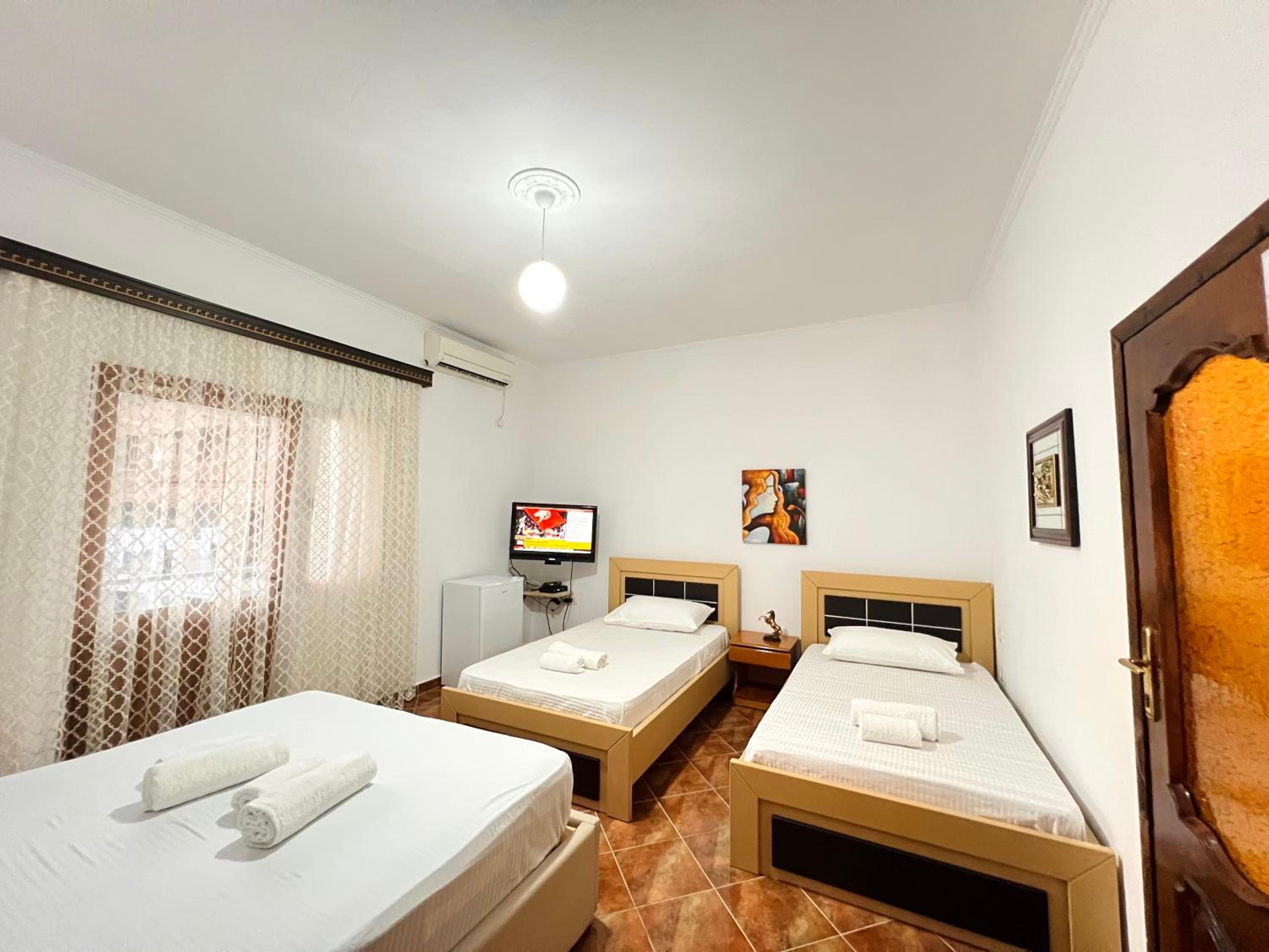 Villa EnSalv & Room & Apartment & Penthouse-Berat