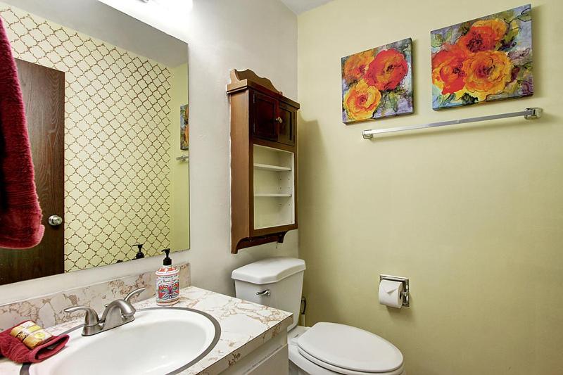 Downtown Redmond Townhouse by Stay Rested